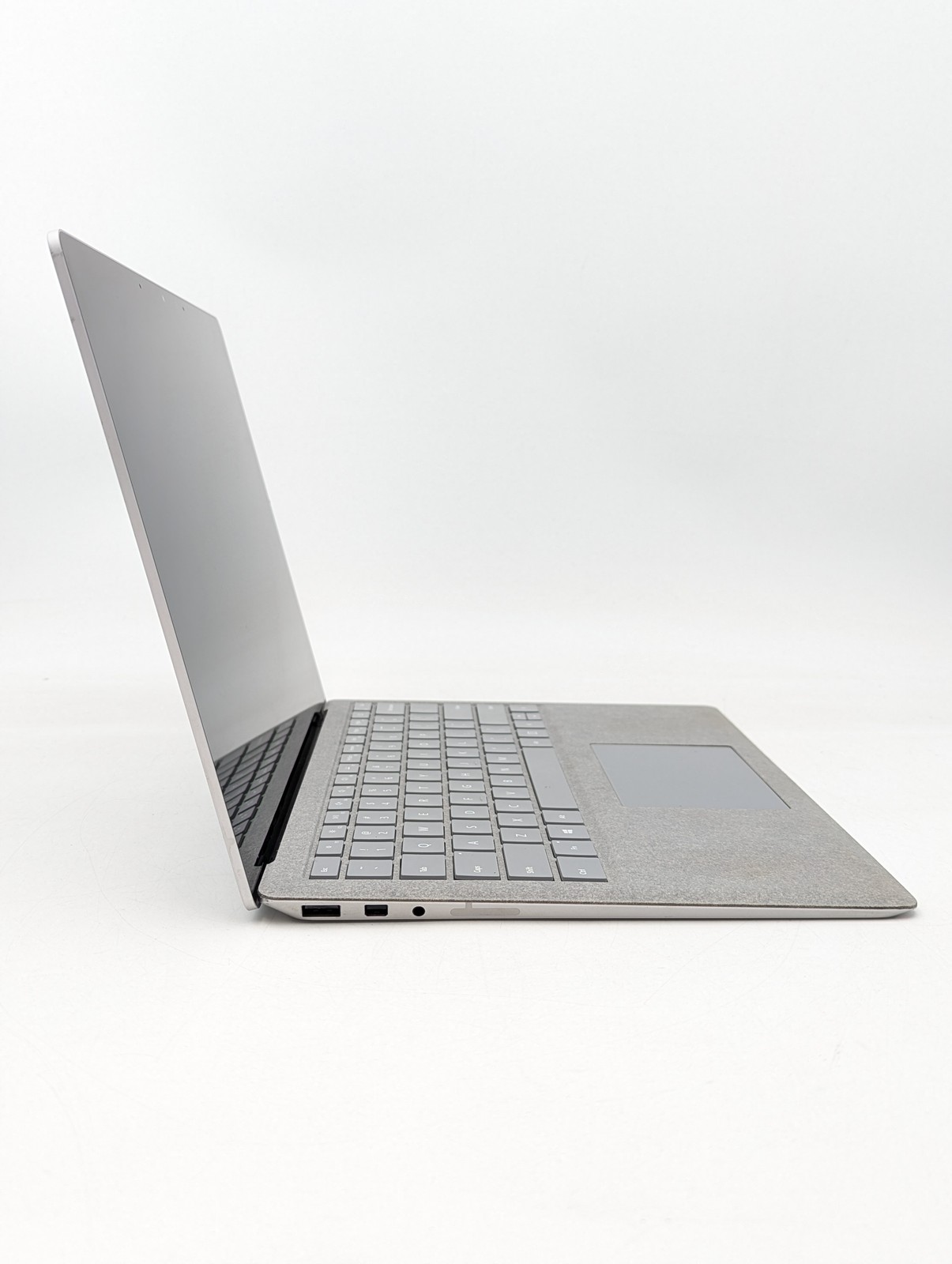 Microsoft Surface Laptop 2 13.5″ i7-8650U 16GB RAM 512GB SSD Windows 11 Home