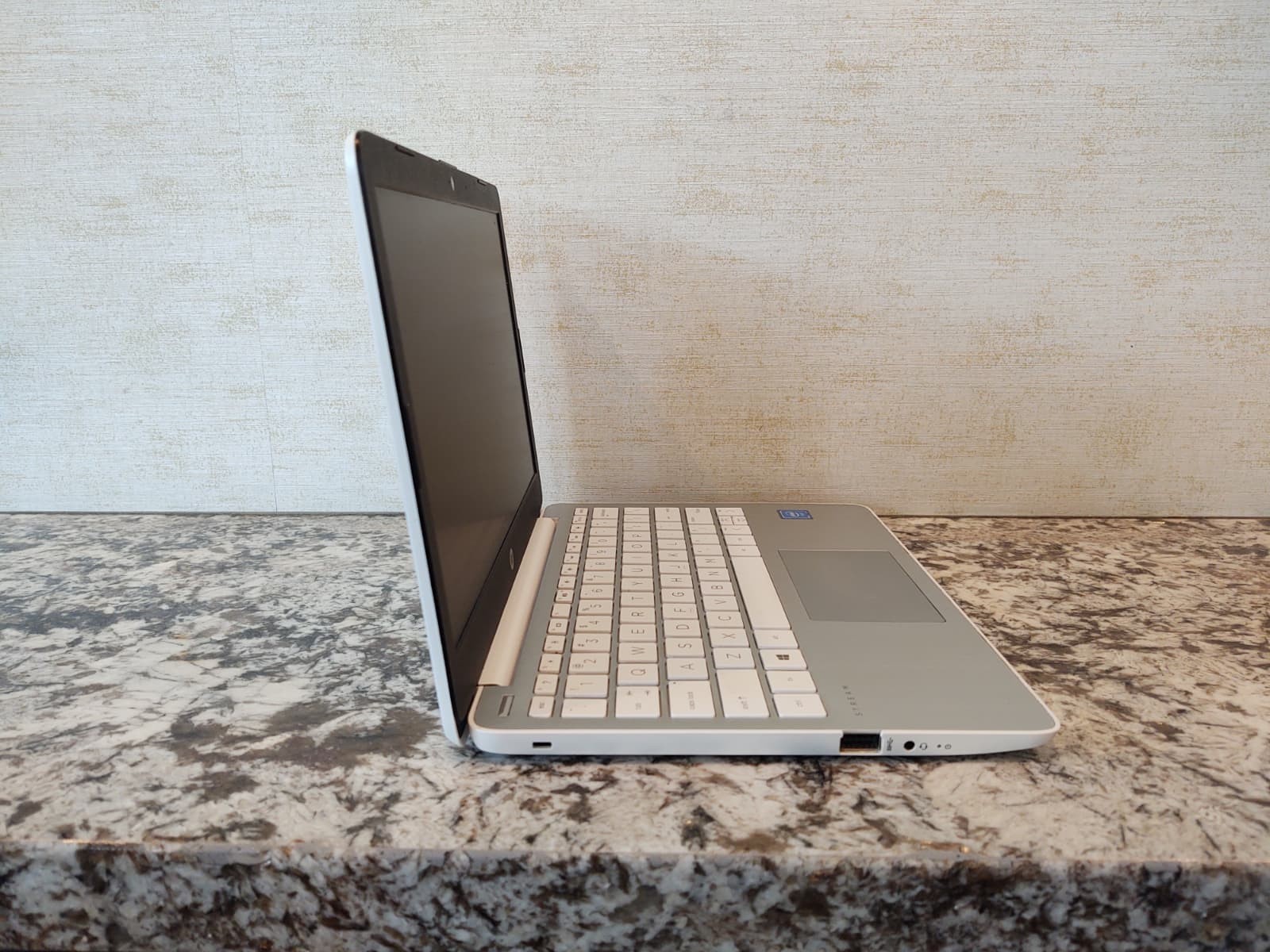 HP Stream Laptop Model 11-AK0012DX Made For School And Work