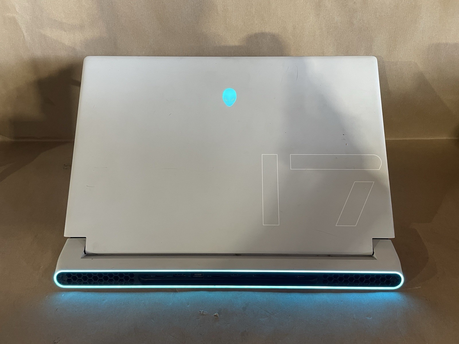 Alienware x17 R1 17.3″ i7-11800H@2.30GHz 16GB RTX3070 1TB SSD Win11