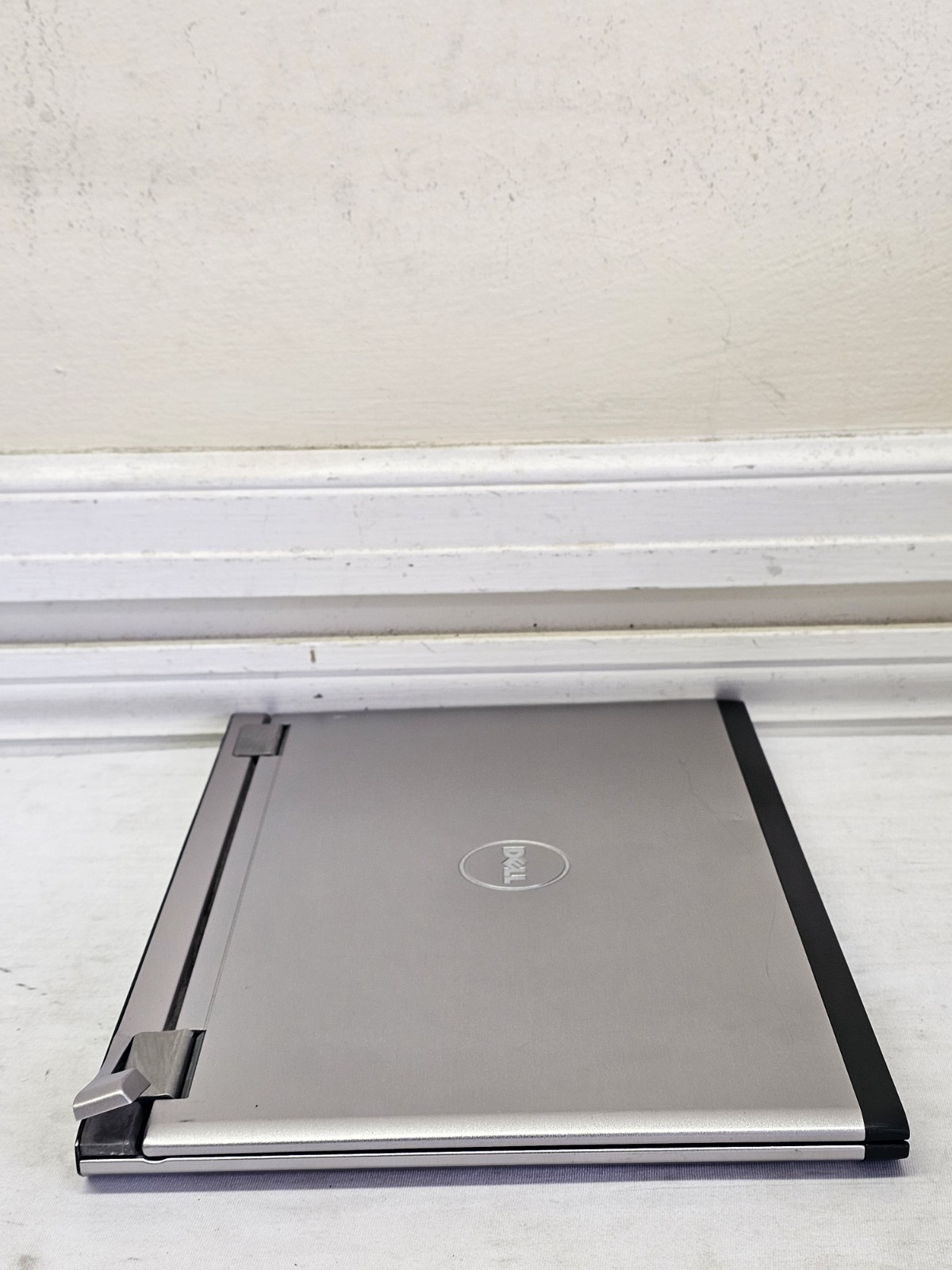 Dell Vostro V13 Laptop – Intel Duo U7300 – 4GB RAM – 320GB HDD – BAD BATT – READ