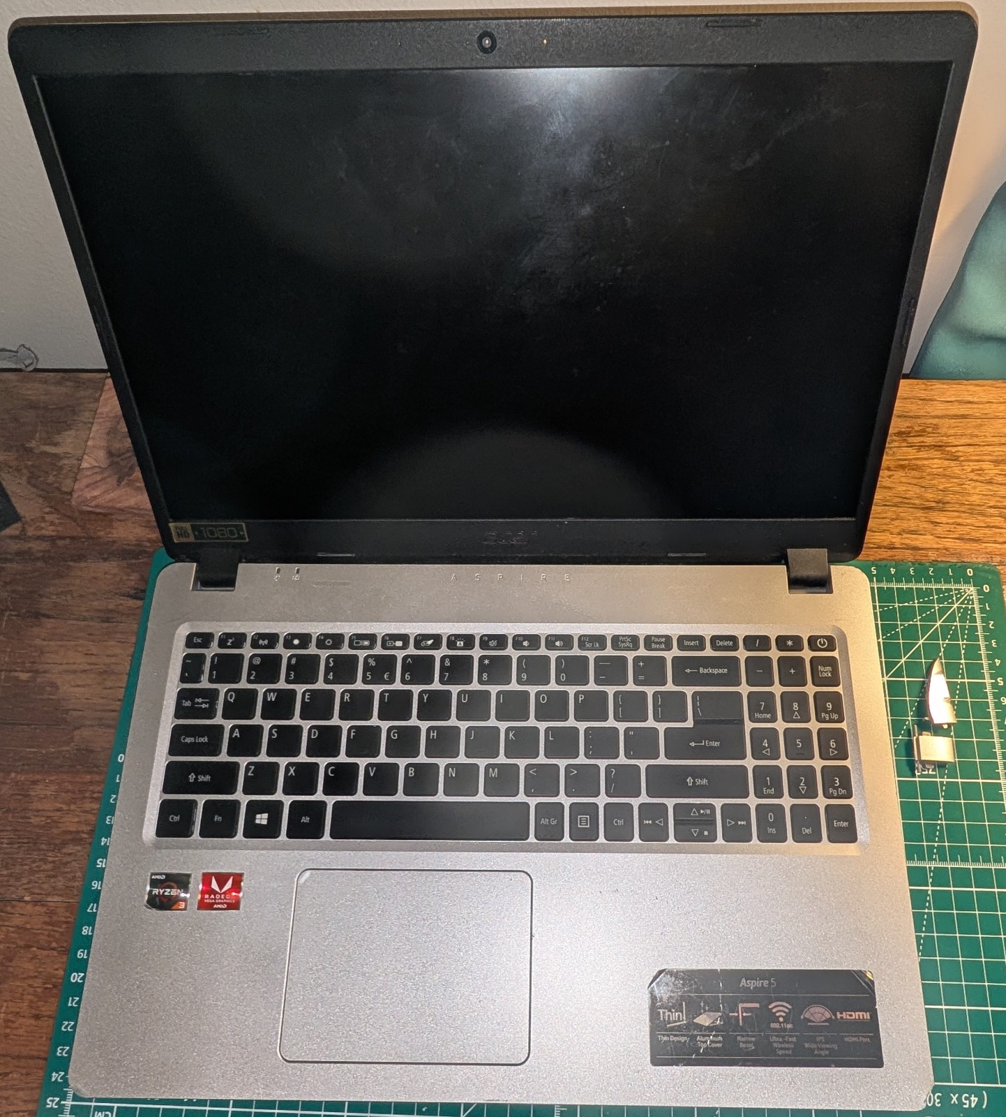 ACER ASPIRE A515-43 AMD RYZEN 3 3200U @ 2.6GHz, NO RAM, NO HDD/OS, for parts
