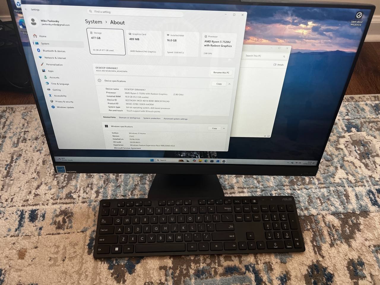 Asus All-in-one PC. Touchscreen. 23.8 inch. 16Gb ram. 500gb ssd. AMD Ryzen 5 752