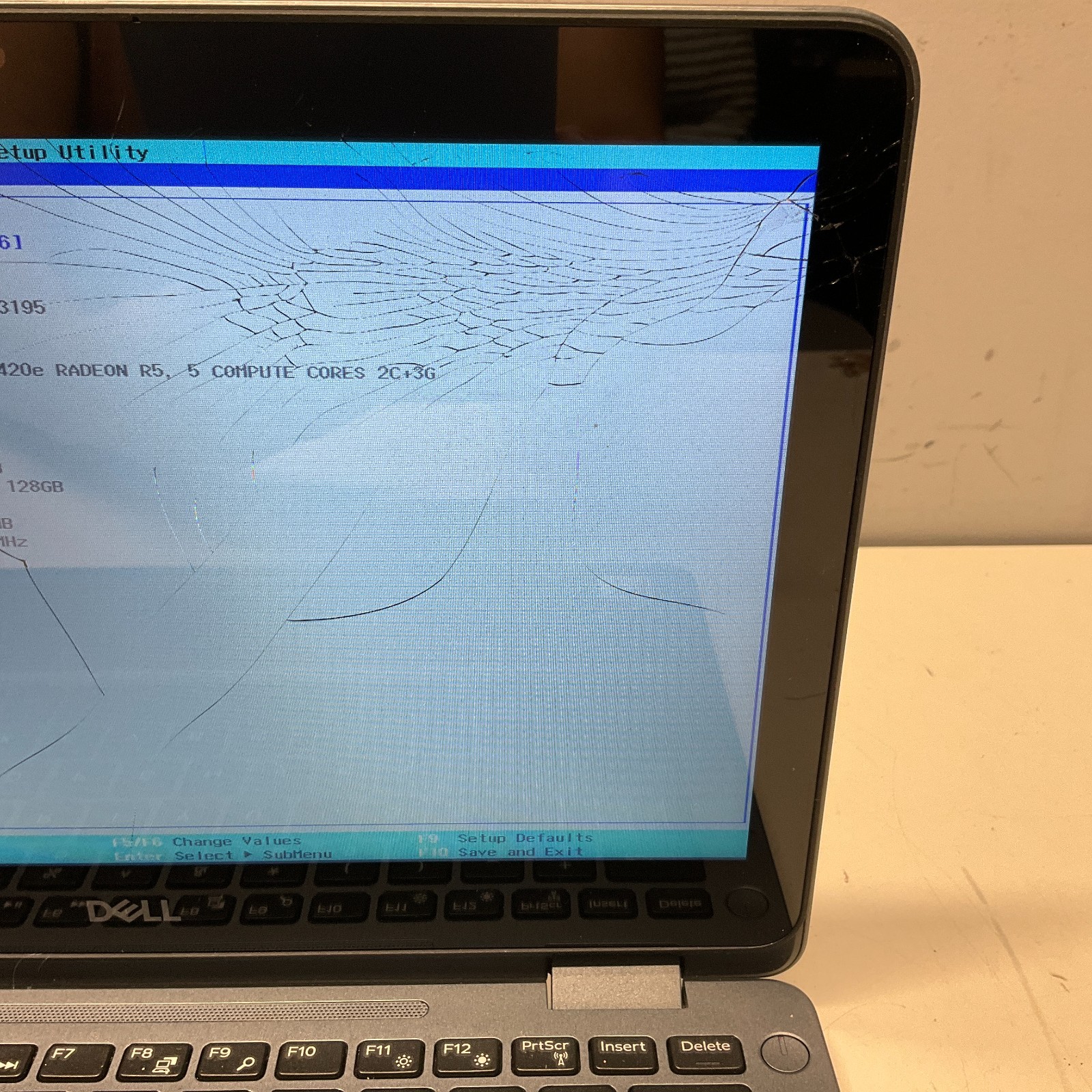 Dell Inspiron 3195 – 11.6″ Touch – AMD A9-9420e 4GB 128GB SSD NO OS Laptop READ