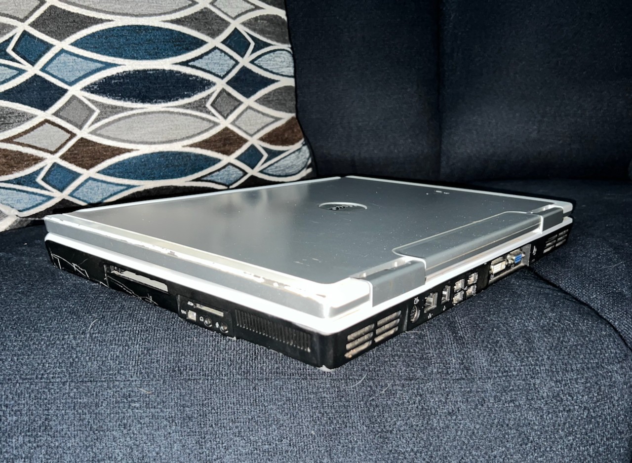 Dell Inspiron 9300 PP14L – 17” Laptop – POWERS ON – NO HDD (READ DESCRIPTION)