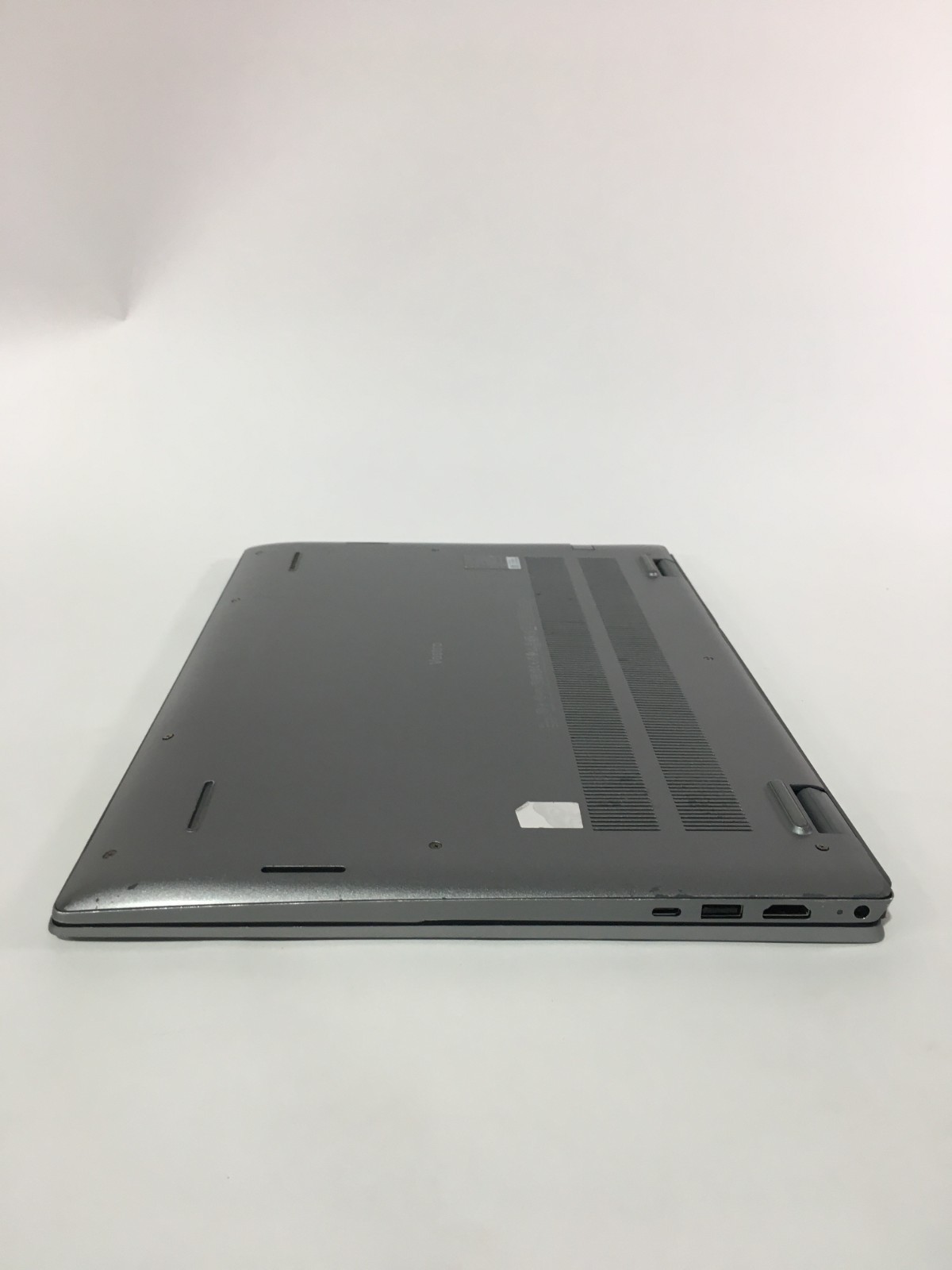 Dell Vostro 5620 i5-1240P 16GB RAM 256GB SSD Win 11 Pro 16″ Laptop