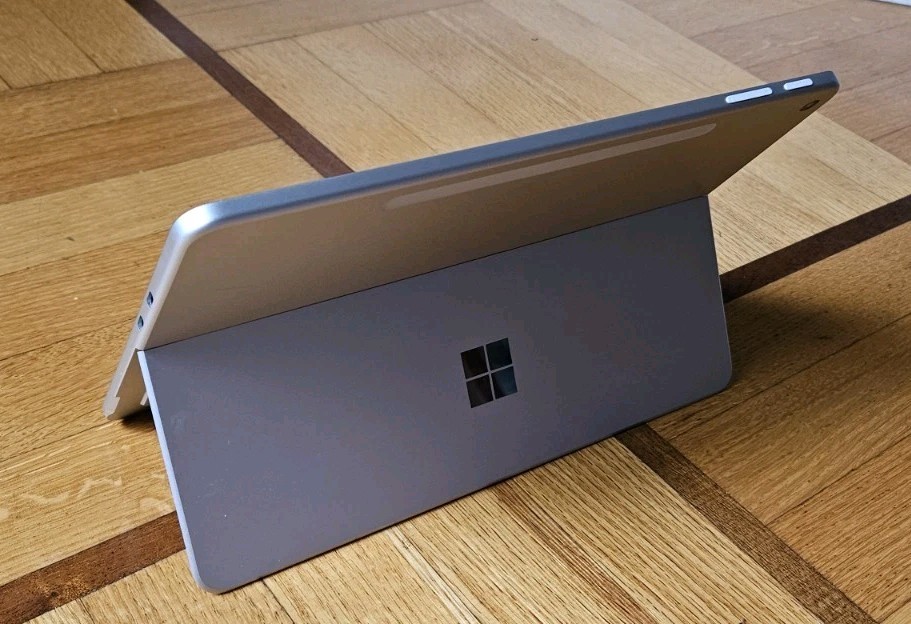 Microsoft Surface Pro 12″ Snapdragon X Plus 16GB DDR5 256GB SSD Windows 11 Home