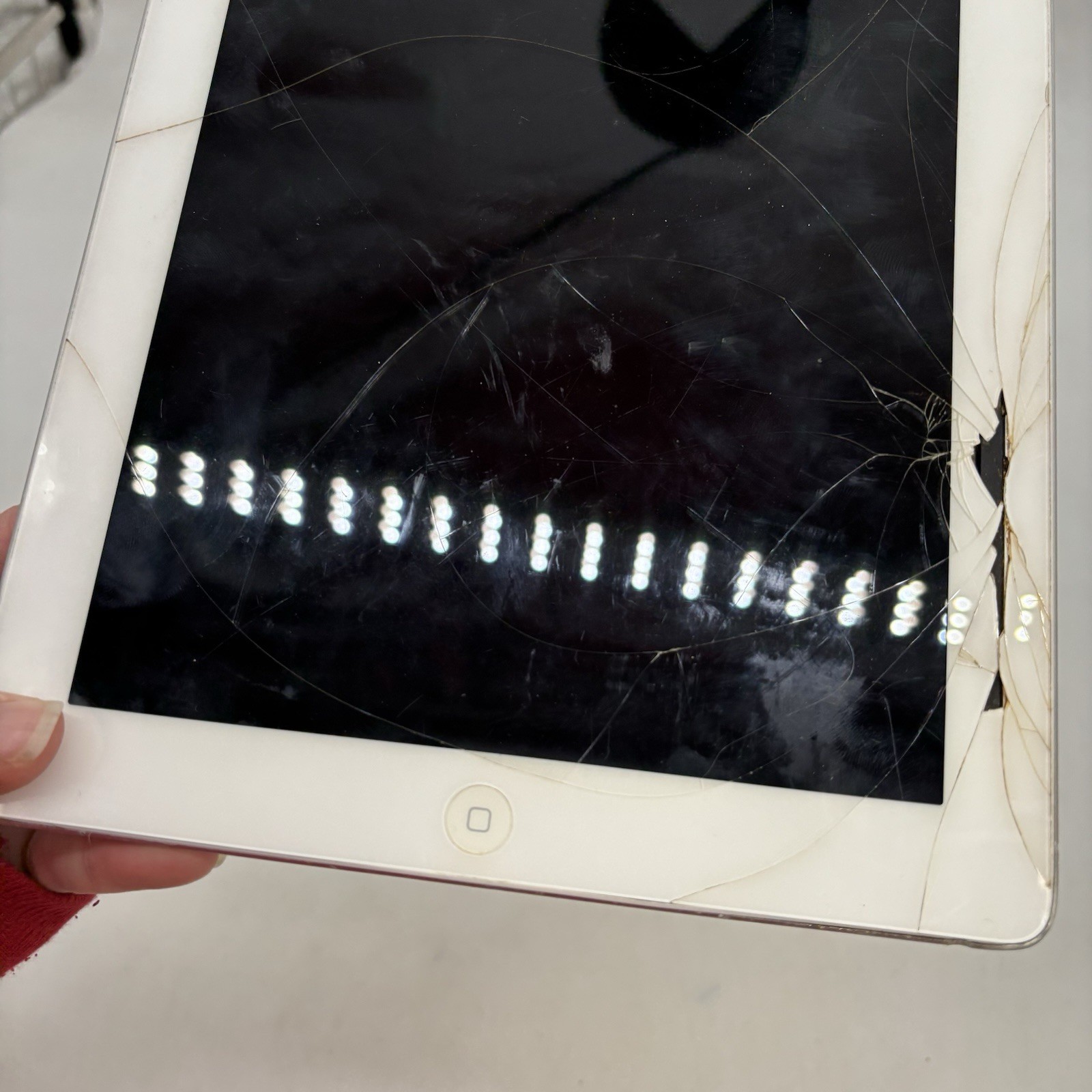 Apple iPad 2 A1395 16GB Wi-Fi Tablet Cracked Screen Broken For Parts & Repair
