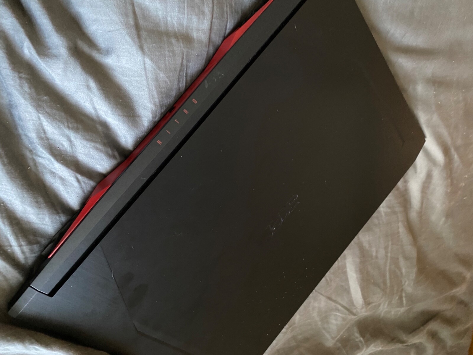 acer nitro 5 gaming laptop including Cosair gaming mouse 