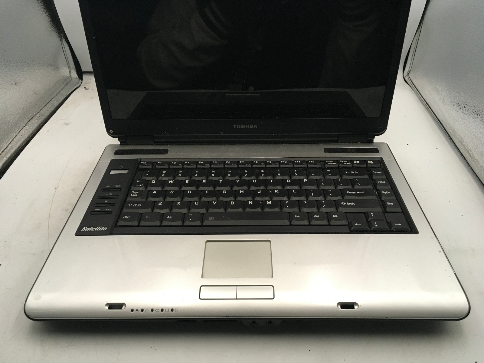 TOSHIBA SATELLITE A105 S4384 -FOR PARTS/REPAIR- Intel 2 Duo T5500 – 1GB RAM – BB