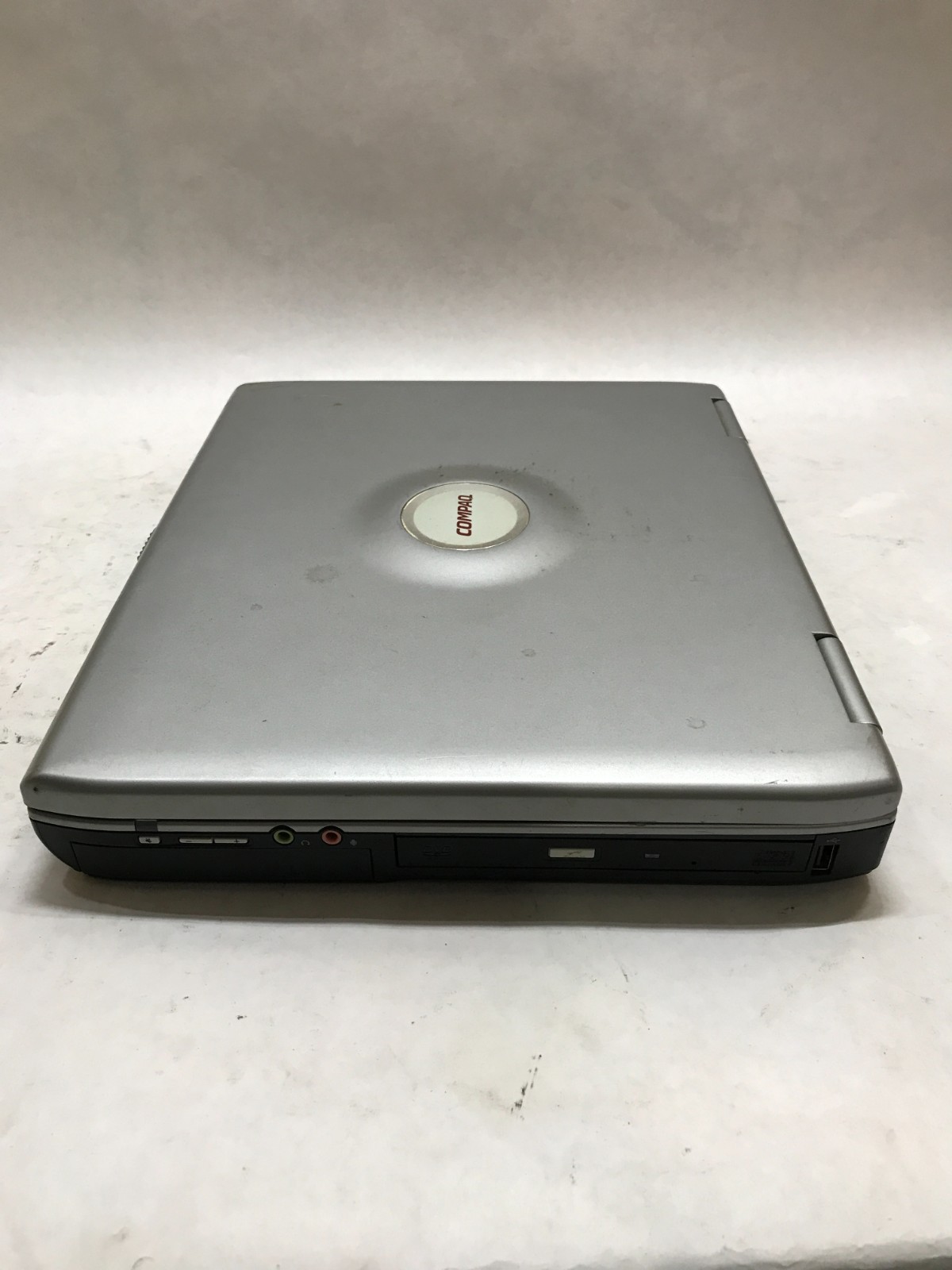 Compaq HP CRVSA-02T1-90 14″ Intel Pentium 4 447MB RAM NO HDD/OS READ DESC!! – DW