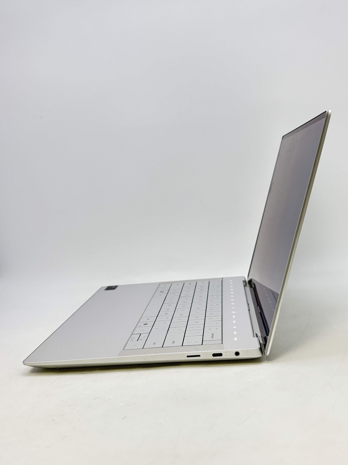 Dell XPS 14 9440 14.5″ 3.2K OLED Touch Intel Core Ultra 7 155H 32GB RAM 1TB SSD