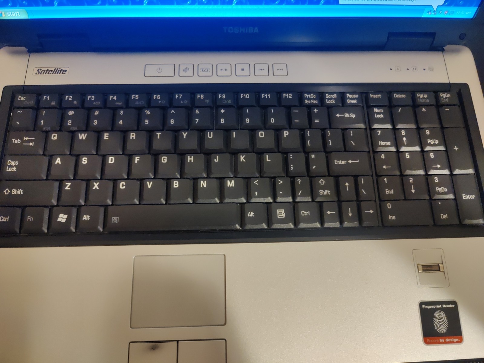 Toshiba Satellite P105 S6084 Retro Laptop Core 2 Duo 1GB RAM 160GB HDD w/charger