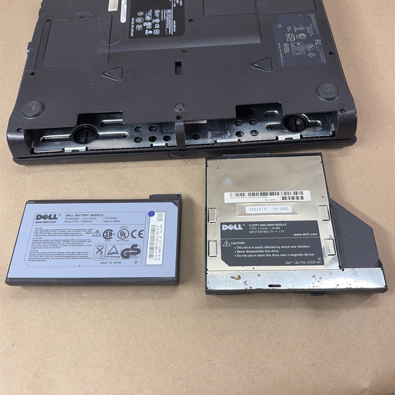 FOR PARTS Dell Inspiron 8200 PP01X Intel Pentium 4 Laptop UNTESTED