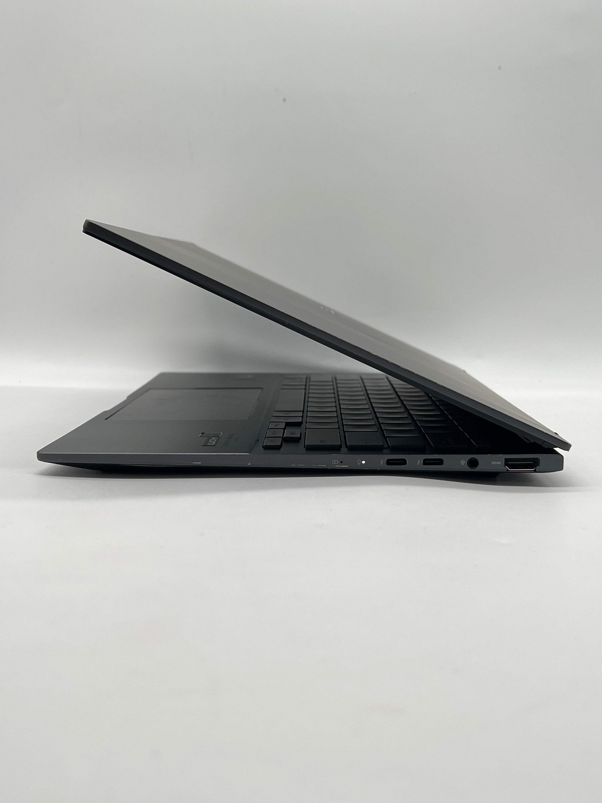 Asus Zenbook 14 Q425M OLED Ultra 7 155H 16GB RAM 1TB SSD – For Parts (Read DESC)