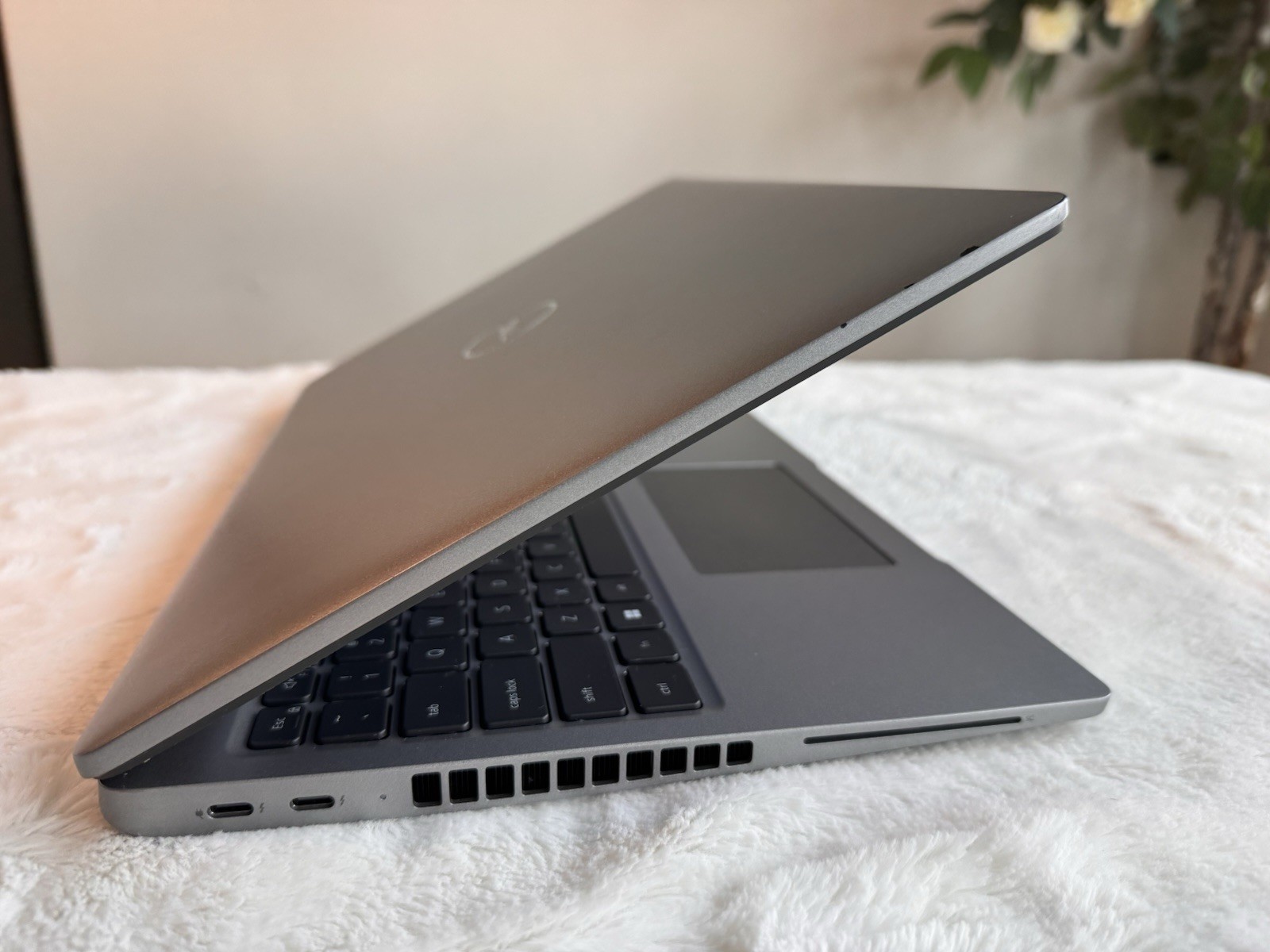 Dell Latitude 5540 15.6 Gray FHD 1.8 GHz i7-1355U 16GB 512GB SSD Win11P