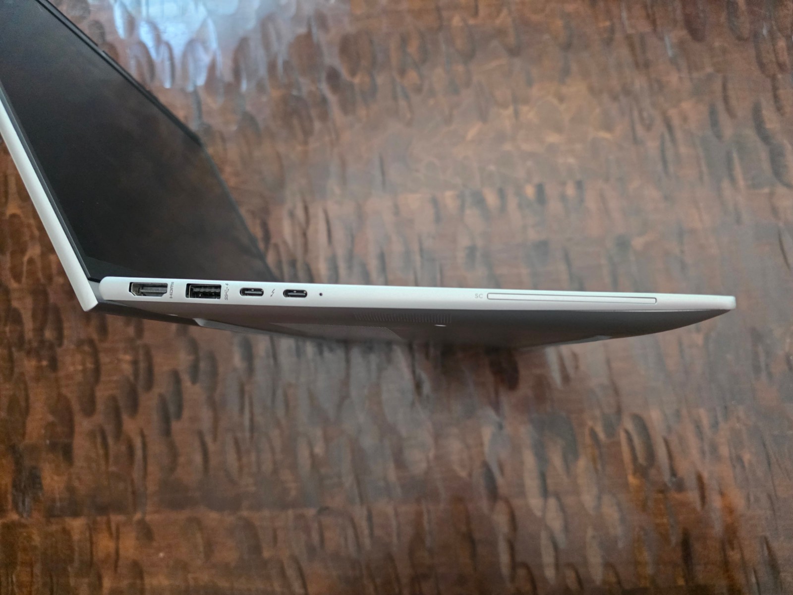 HP ZBook Firefly 14 G10 A – 14″ FHD+ Touch, Ryzen 7 PRO 7840HS, 16GB RAM, 512GB