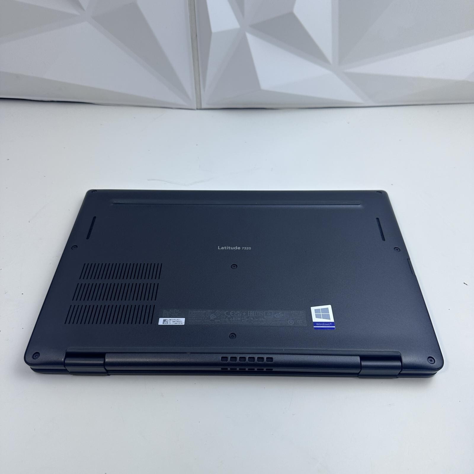 DELL Latitude 7320 Laptop, 13.3″ FHD, i5-1145G7, 16GB, 256GB SSD