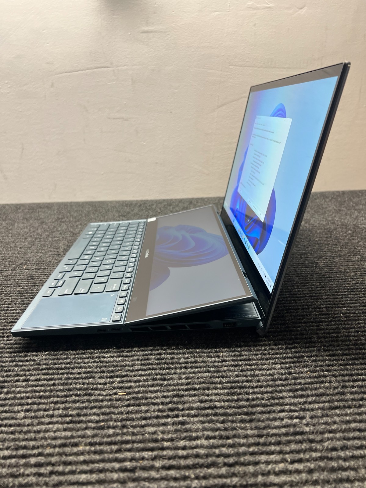 ASUS ZenBook Pro Duo 15.6 inch (1TB, Intel Core i7 10th Gen, 2.6GHz, 16GB)…