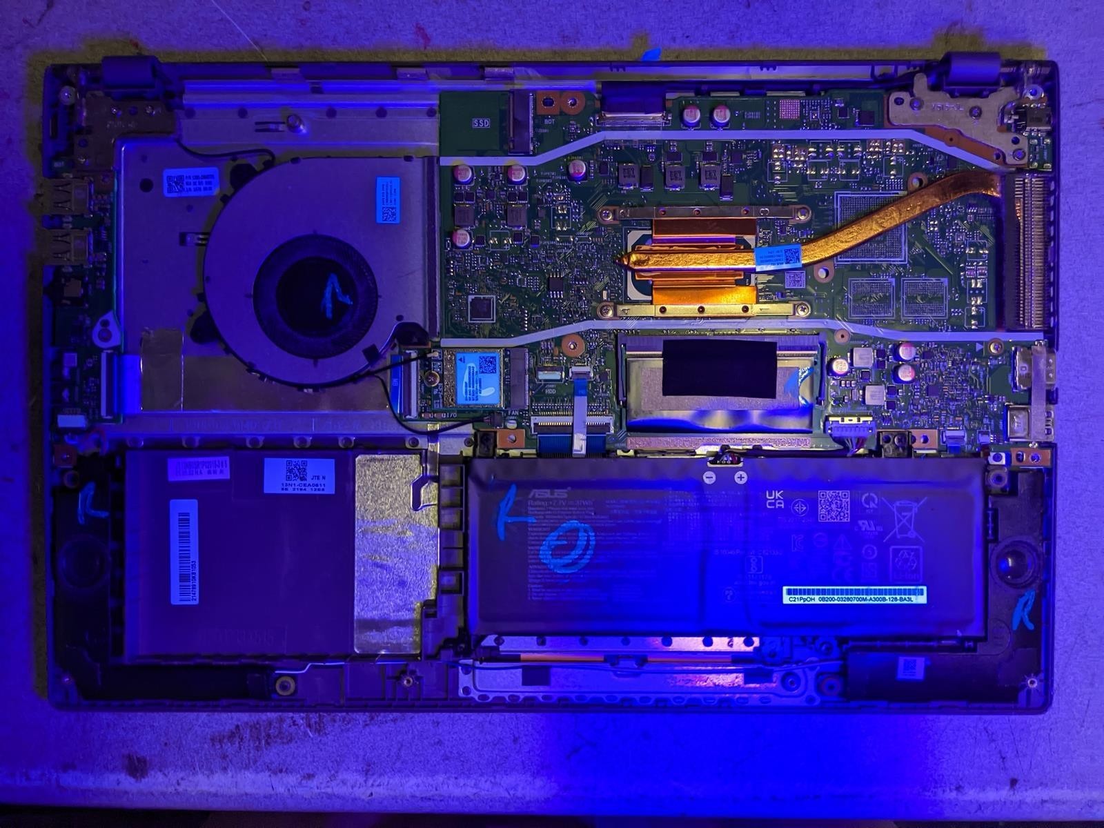 ASUS VIVOBOOK R565E i5-1135G7 @ 2.40GHz, 8GB RAM, NO HDD/OS