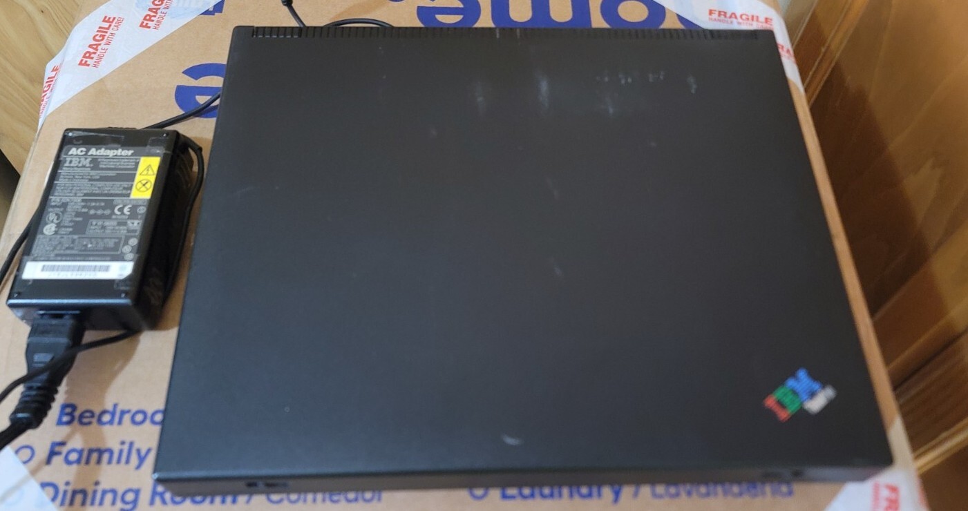 Vintage IBM THINKPAD iSerie Laptop Computer TYPE 2627 Works Exct