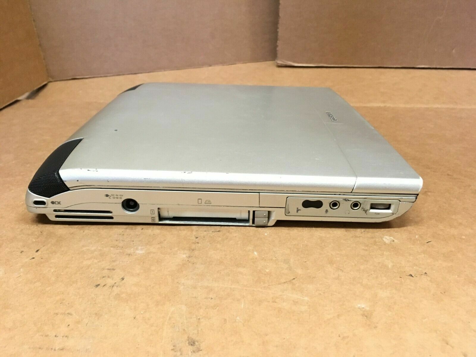 Toshiba Portege M100 PENTIUM M 1.2GHz 256MB RAM 40GB HDD WINDOWS XP WIFI DVD