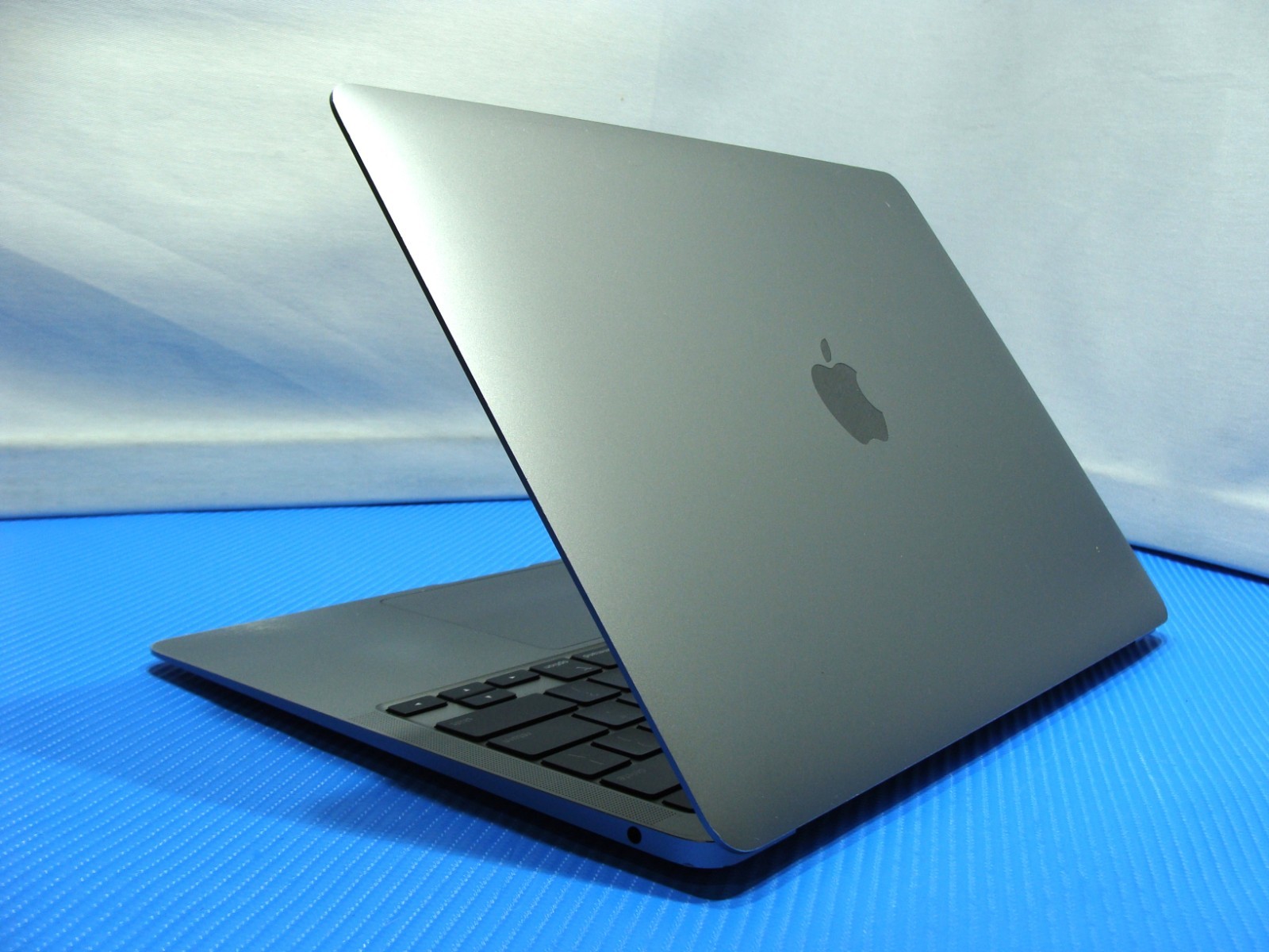 Apple MacBook Air 13″ A2179 2020 i5-1030NG7 1.1GHz 16GB 512GB OS Sonoma MVH2LL/A