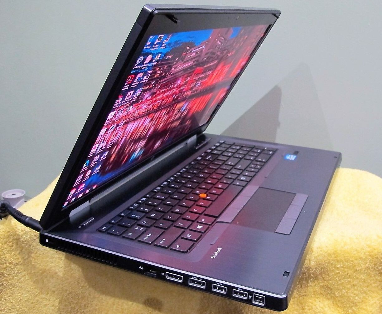 Workstation HP 8770w 17.3 i7-Quad FAST (2TB + 2TB) SSD 32GB Quadro K3100M 4GB