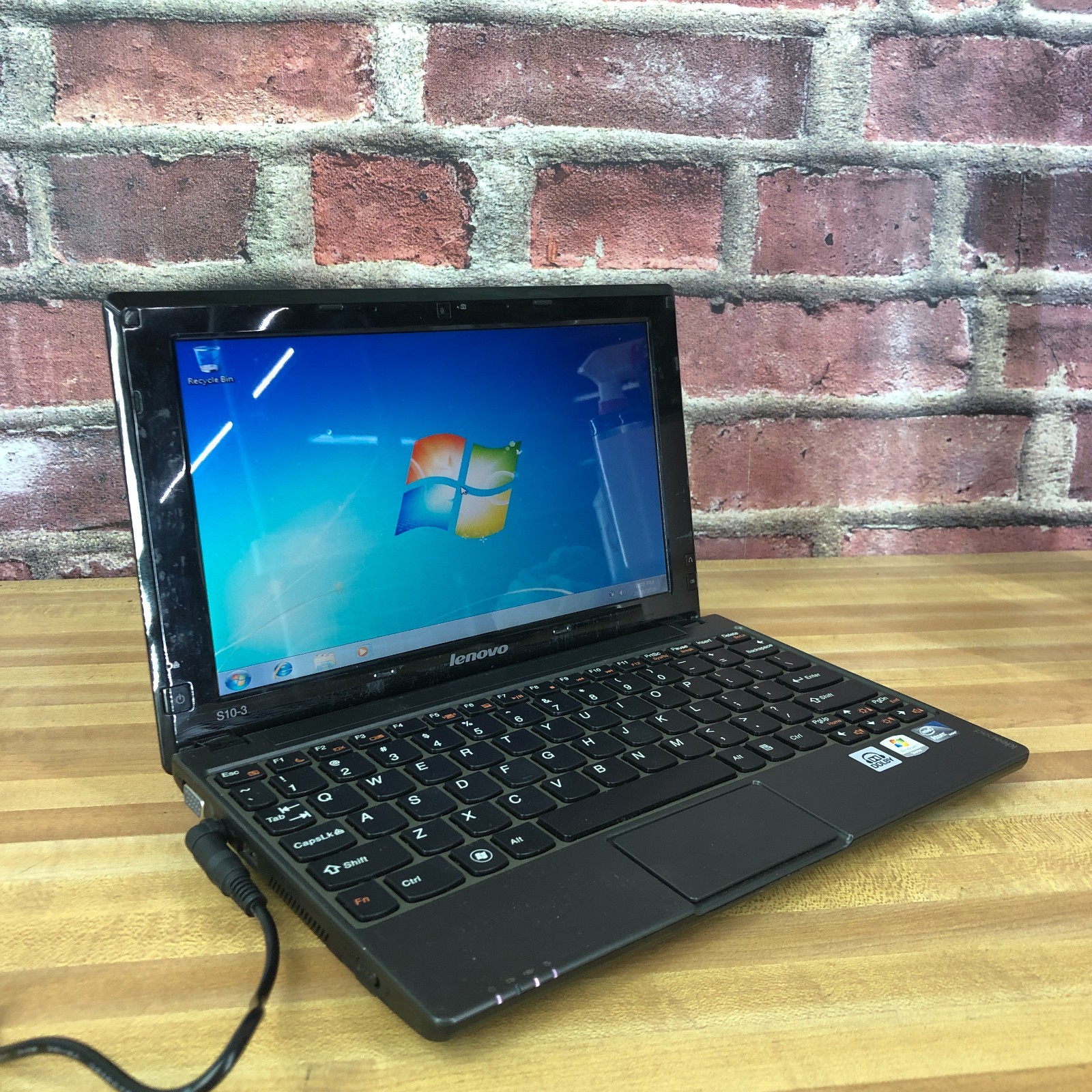 Lenovo IdeaPad S10-3 Retro Gaming Laptop Atom 1.66GHz 2GB RAM (Windows 7 Pro)