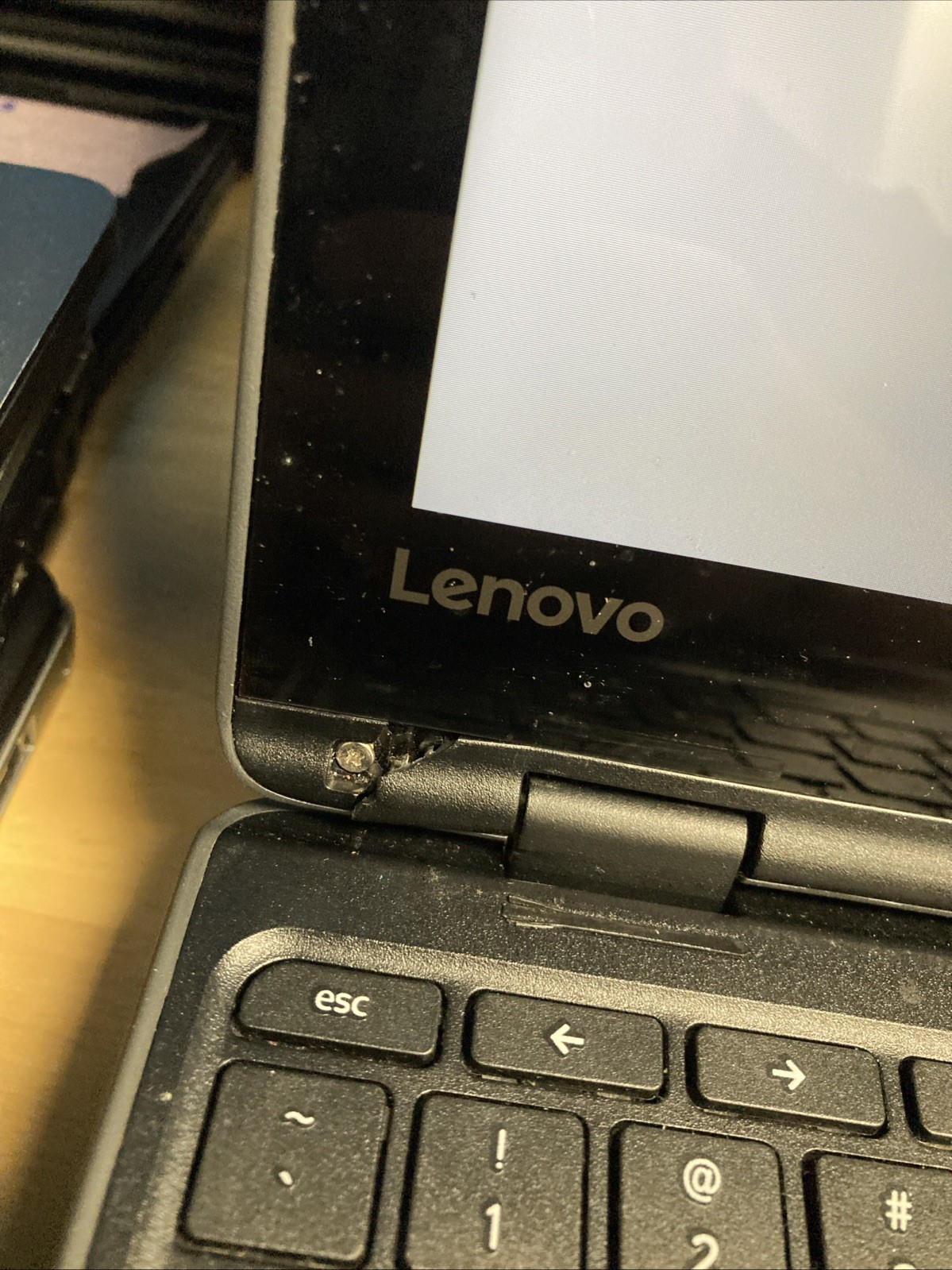 Lenovo 11.6″ 300e Gen 1 Chromebook Touchscreen 2in1 MediaTek 2.1GHz 4GB RAM 32GB