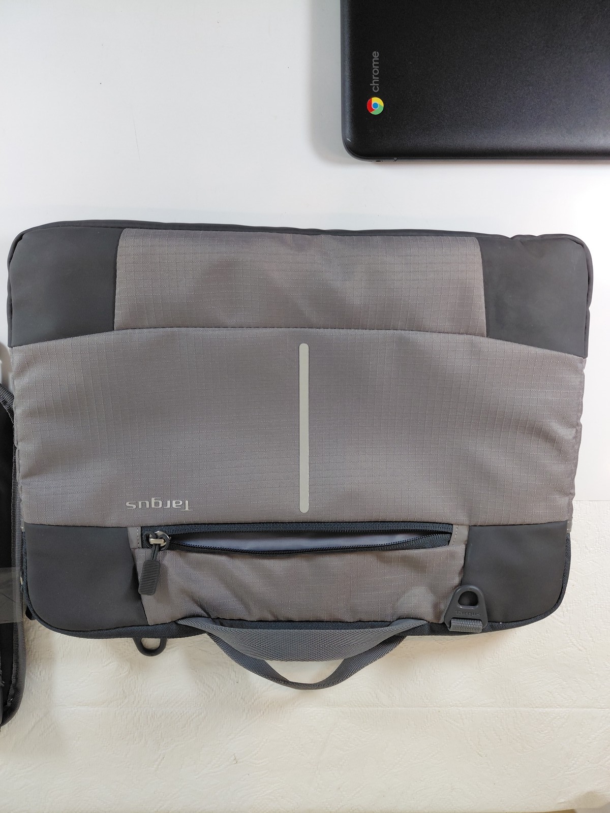 Dell Inspiron 3181 P26T Chromebook Intel 2018 Black w/ Targus Case & Charger