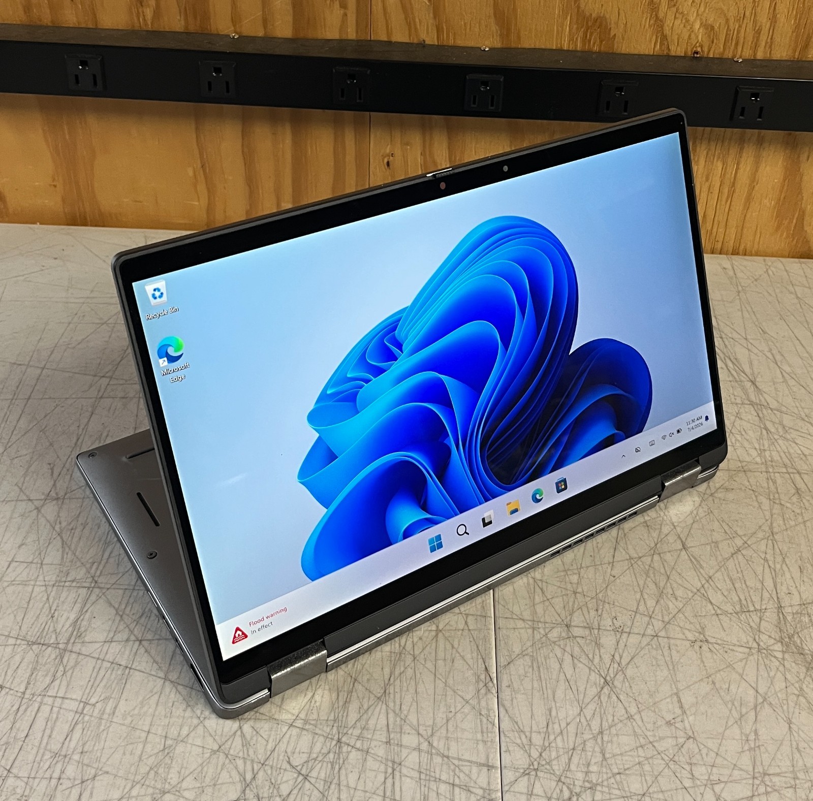 Dell Latitude 7410 14″ 2 in 1 laptop Core i7-10610U 16GB RAM 256GB SSD Win 11