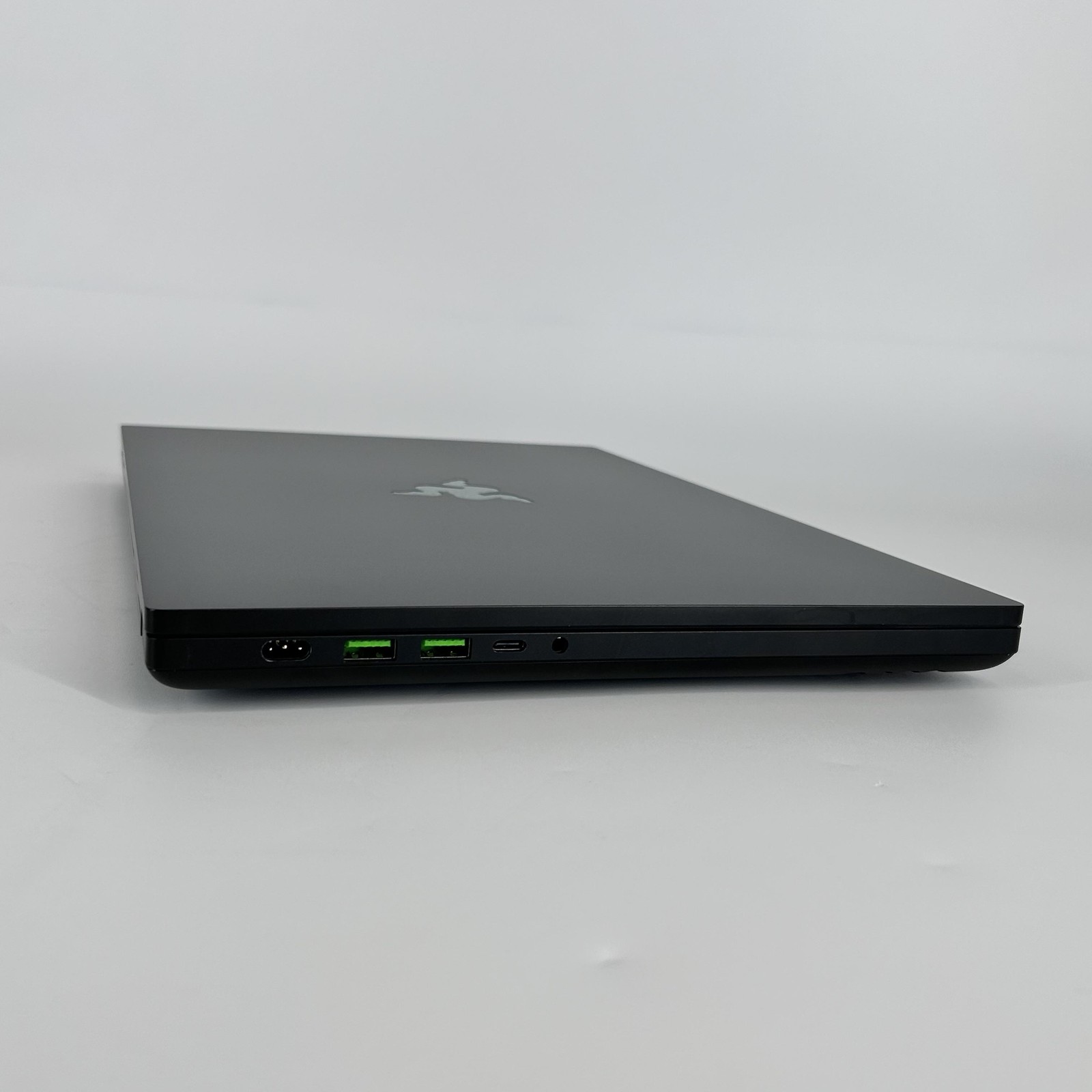 Razer Blade 16 240Hz QHD+ 2.2 GHz i9-14900HX 32GB 1TB SSD RTX 4070 Excellent