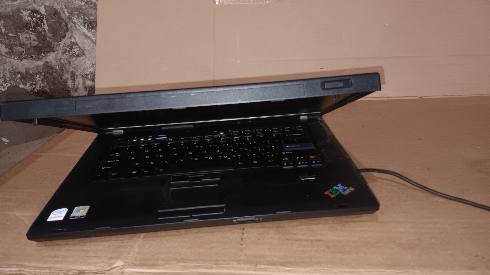 IBM Lenovo ThinkPad R61i Laptop 15.4″ LCD Screen Type 8932-9WU For parts