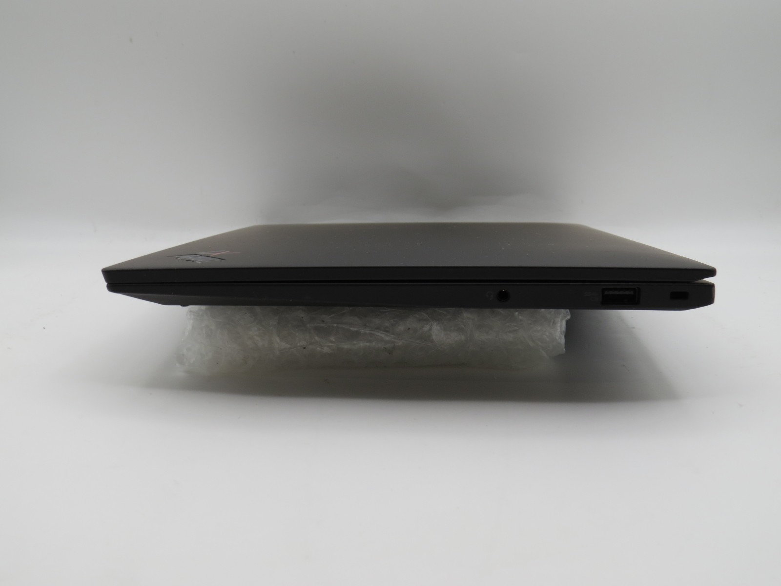 Lenovo ThinkPad X1 Carbon G10 i5-1240P 16GB DDR5 256GB m2 14″ Touch Win11 Pro