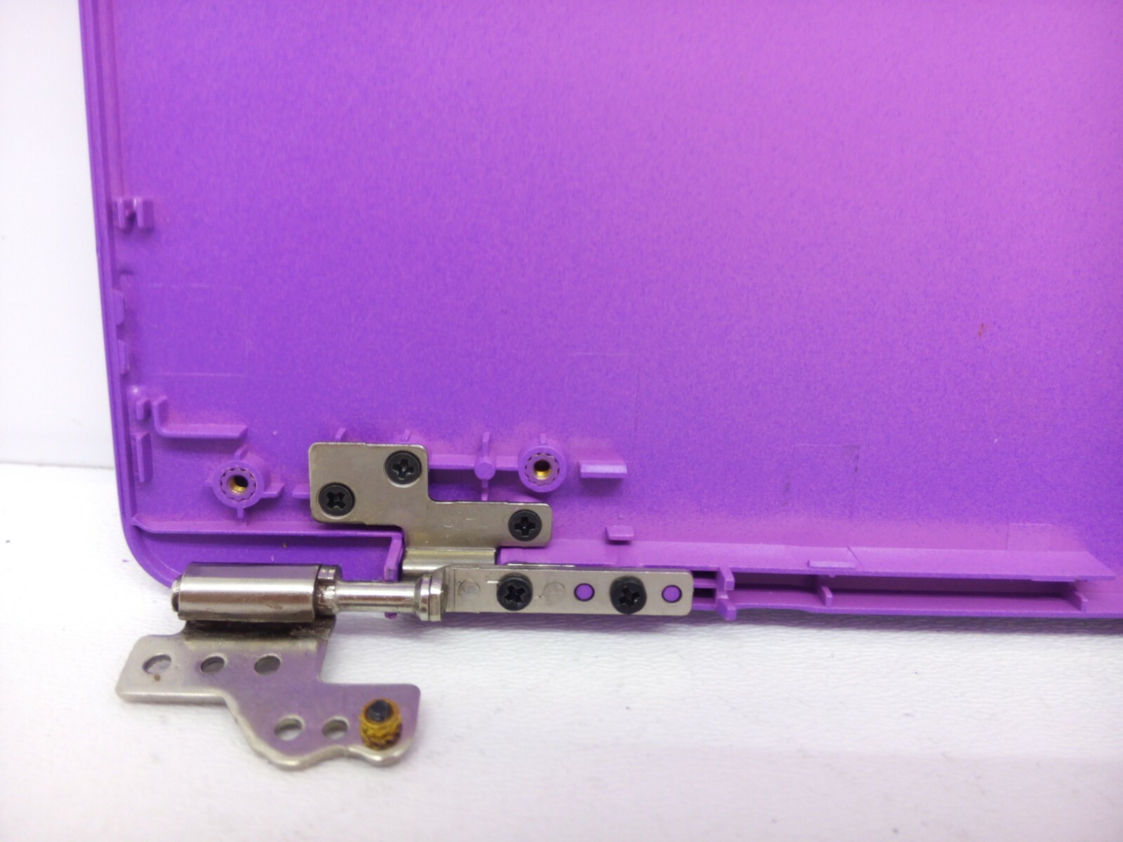 Ematic EWT147PR 14.1″ Purple Laptop LCD Back Top Cover + Hinges & Webcam 147