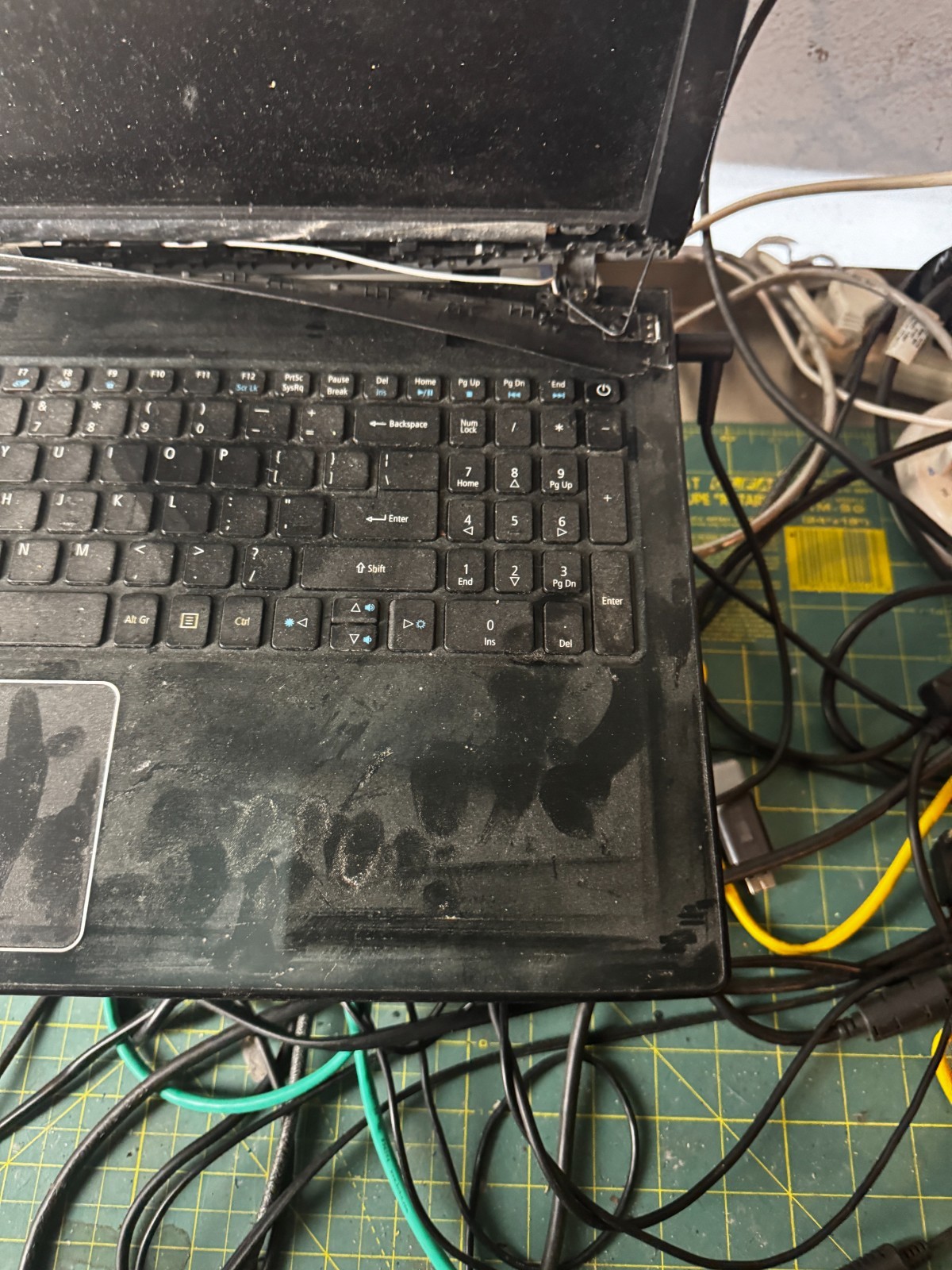 Acer Aspire ES-575 Core I5 NVIDIA GeForce 940MX Laptop For Parts/Repair #5928