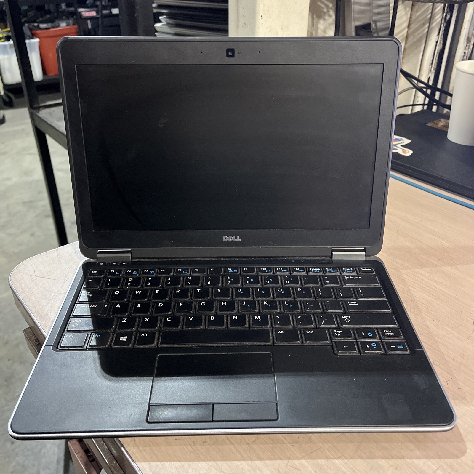 DELL LATITUDE E7240 INTEL CORE I5 8GB RAM NO HD
