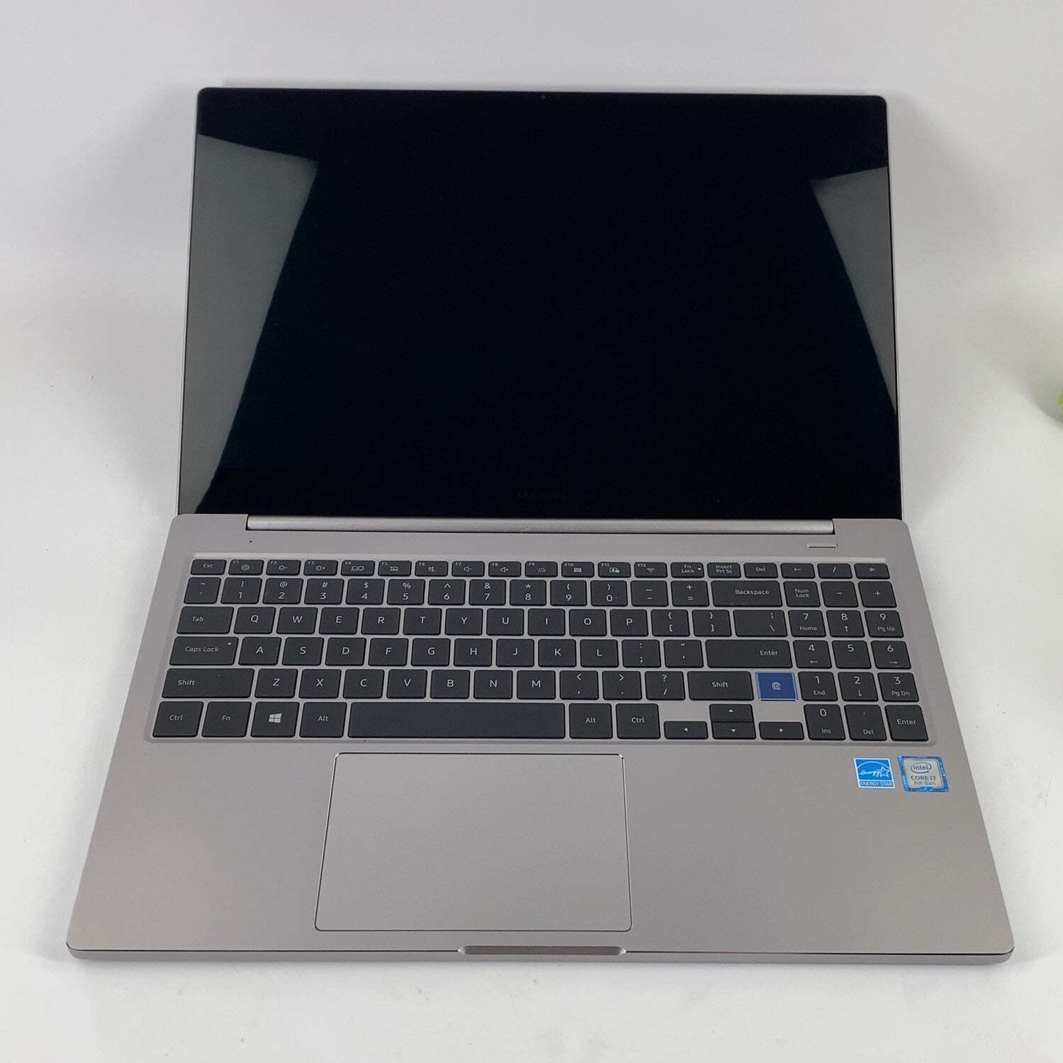 Samsung Notebook 7 NP750XBE 15.6″ i7-8565U 2.0GHz 8GB RAM 256GB SSD