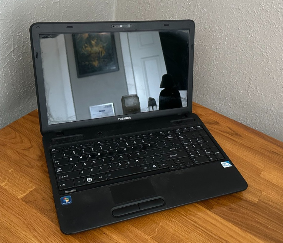 Toshiba Satellite c655, Intel Pentium B960, 4GB RAM, 128GB SSD, Windows 10 LTSC