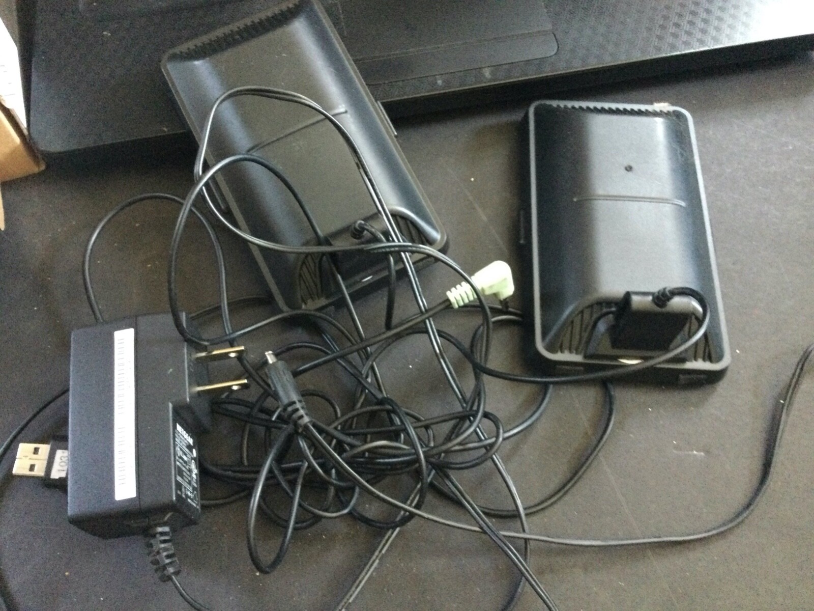 HP G56 Laptop 14 3/4″ with Charger , Speakers & MORE