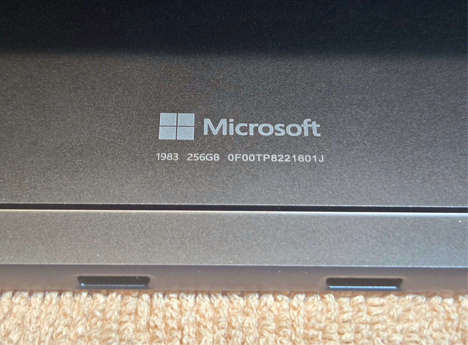 Microsoft Surface Pro 8 13″, Intel i5, 8GB, 256GB, Case, Two cords, 8PQ-00017