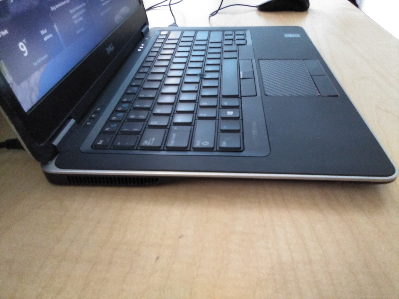 DELL Latitude E7440 Ultrabook * Intel Core i3 4th Gen 4010U (@1.7 GHz) USED