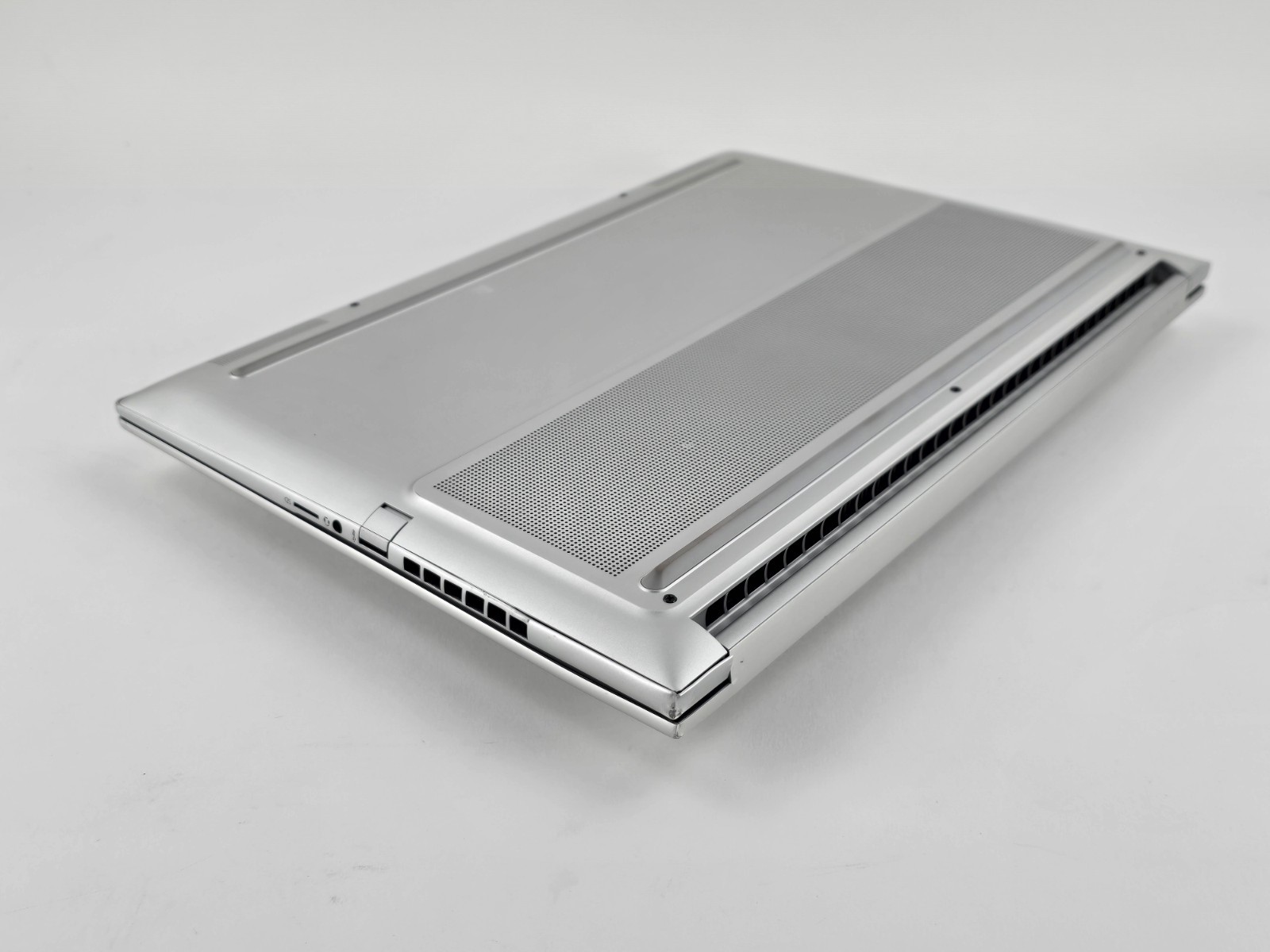 HP ENVY 16″ 120Hz Touch (Intel i7-13700H, 16GB, 1TB SSD, RTX 4060) – Used – READ