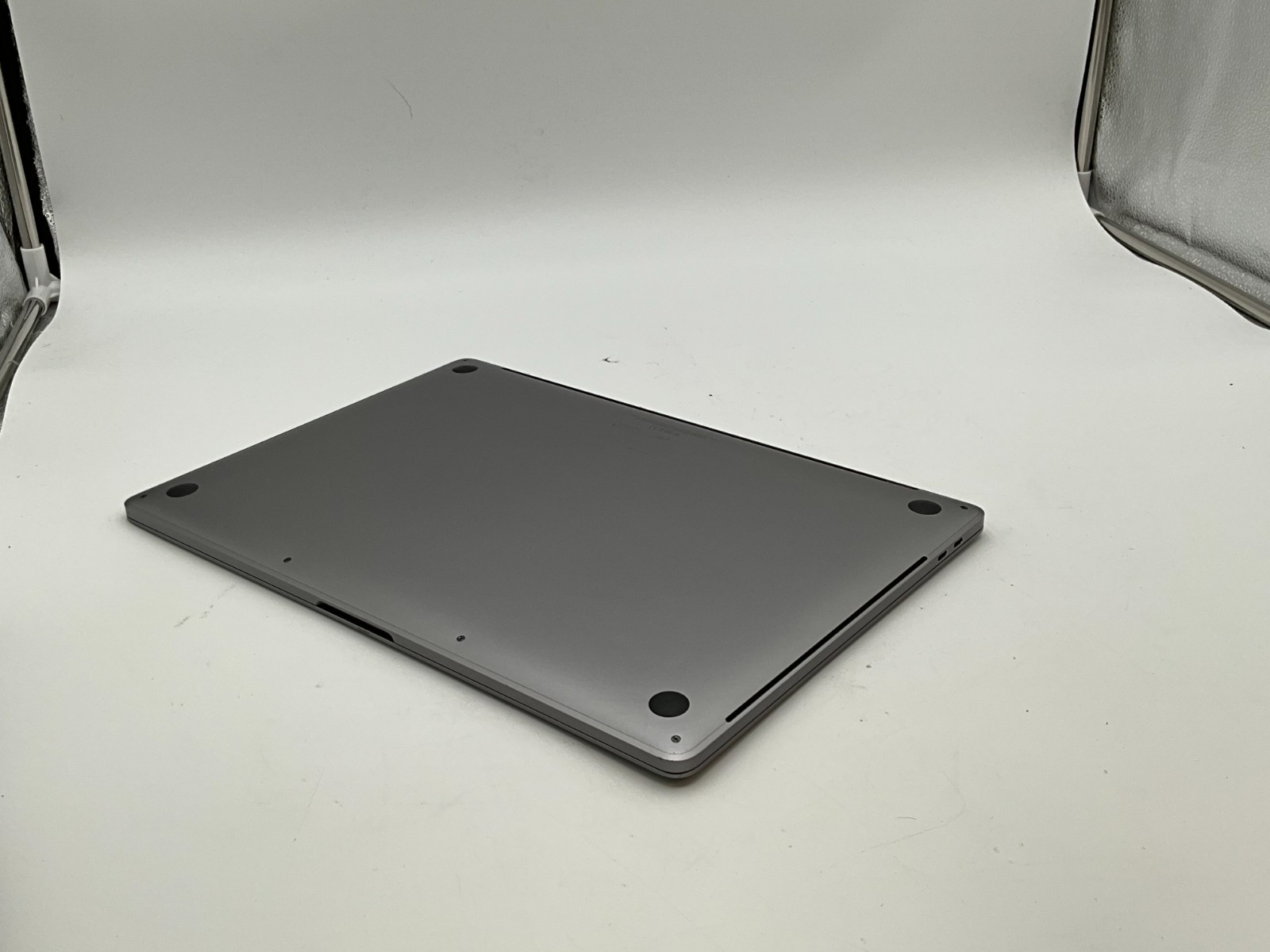 APPLE MacBook Pro 15 A1990 i7- 16GB 512GB SEQUOIA ^C02Z64J6LVDQ