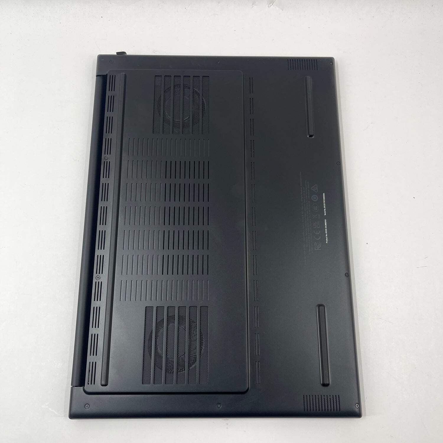 Razer Blade 16 RZ09-0528 Ryzen AI 9 365 32GB RAM 1TB SSD GeForce RTX 5070 Ti