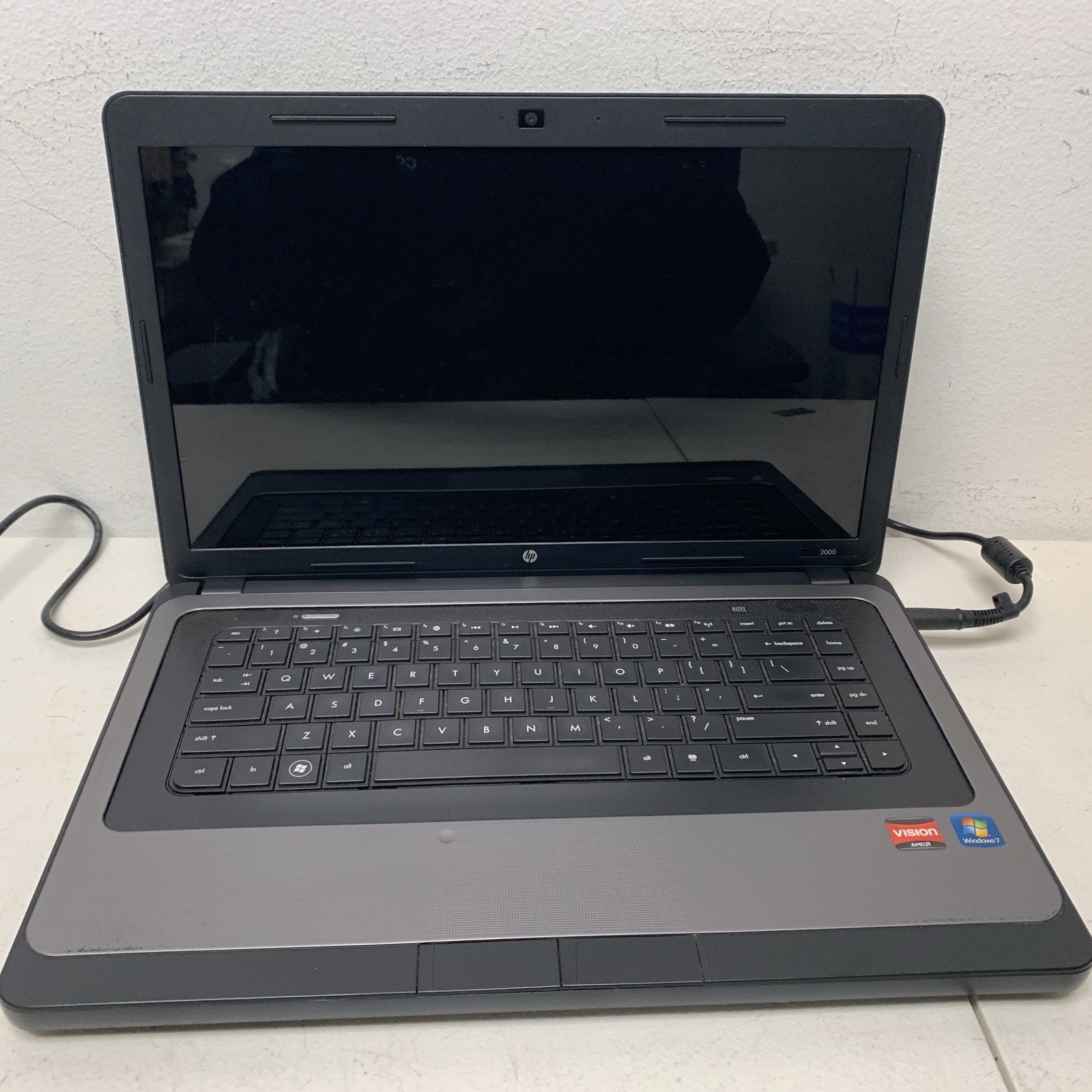 HP 2000 AMD E-300 APU No RAM No HDD for Parts/Repair ~ Read