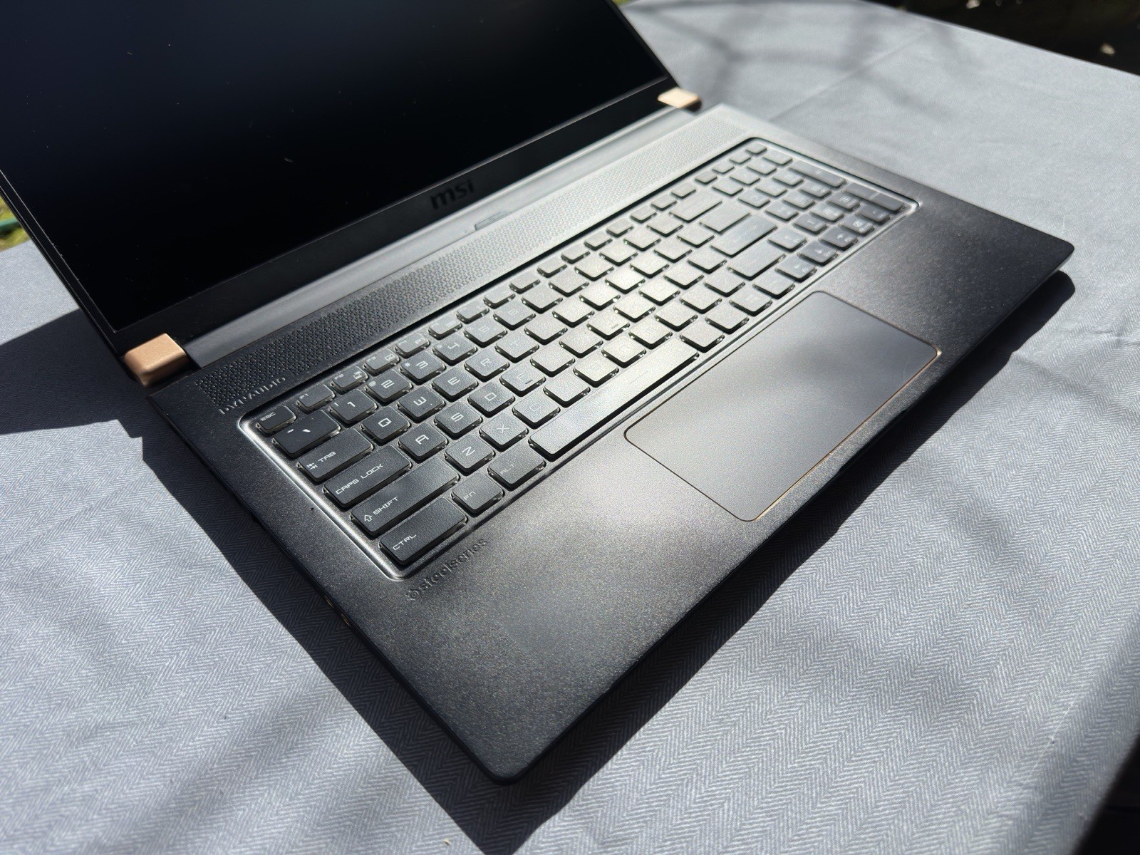 NVIDIA RTX 2080 8GB, MSI GS75 Stealth-093, i7-8750H, 1TB SSD, 32GB, 17.3″ 144Hz