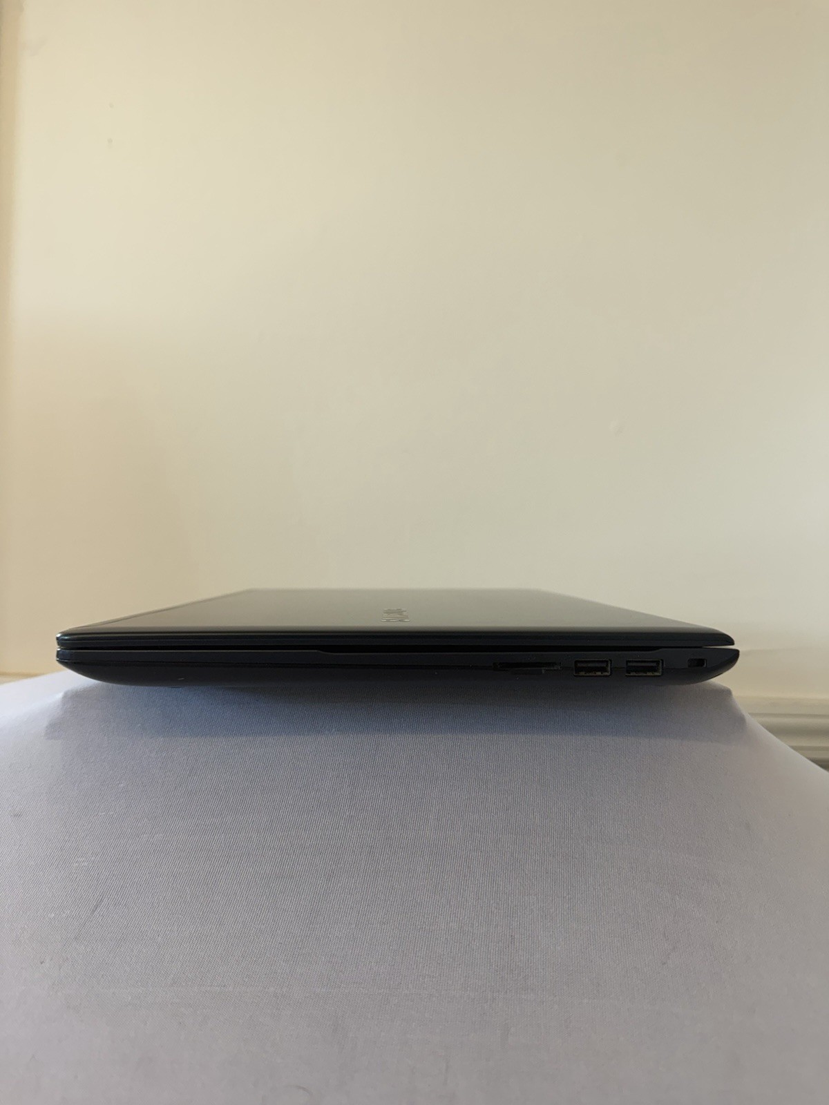 Samsung NP470RSE Laptop – Good Screen – Intel i7-3537U – RAM 8GB – Read Des
