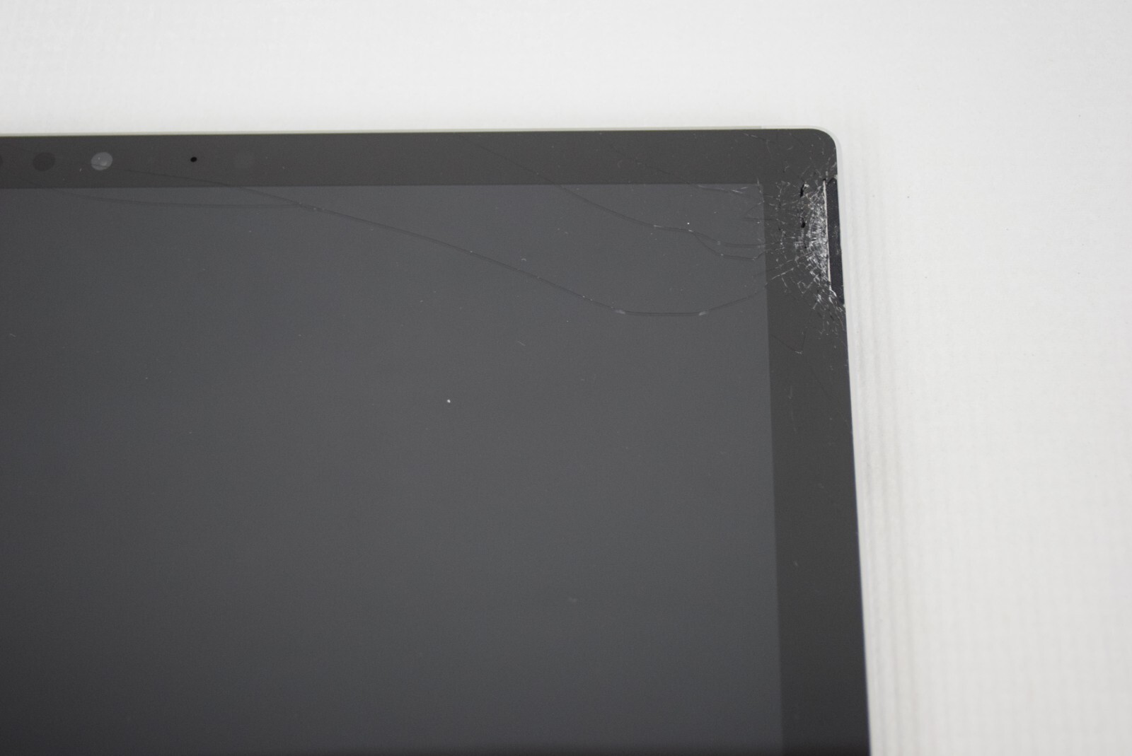 Microsoft 1796 Intel i7-5th 8 GB Ram OS Not Installed 256 GB HDD Cracked