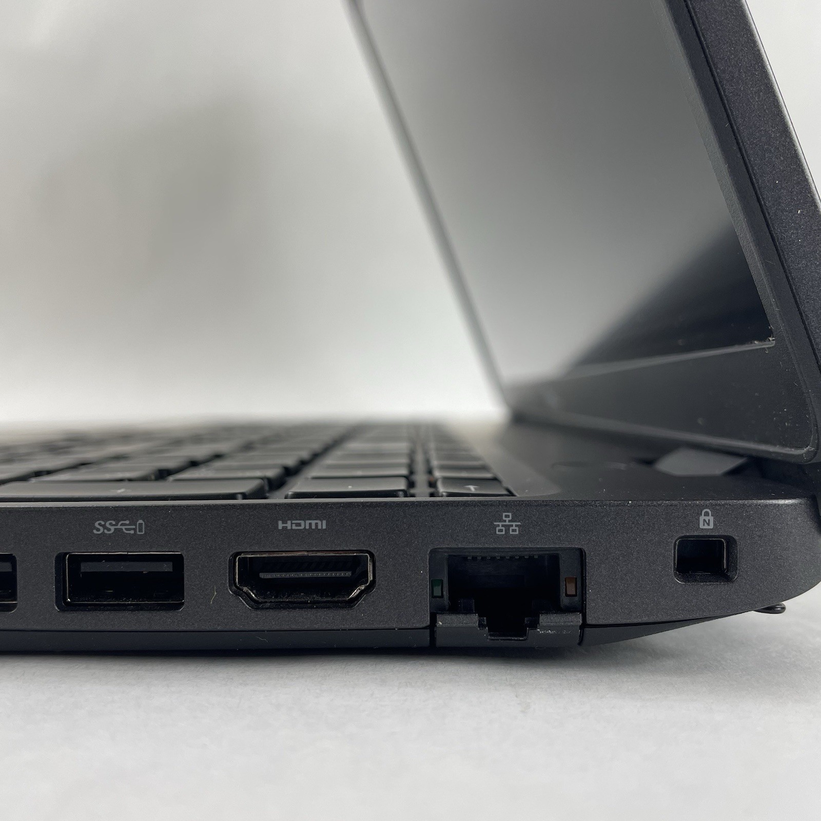 Dell Latitude 5501 15.6″ i5-9400H 2.50 GHz 8 GB RAM No SSD/OS/AC